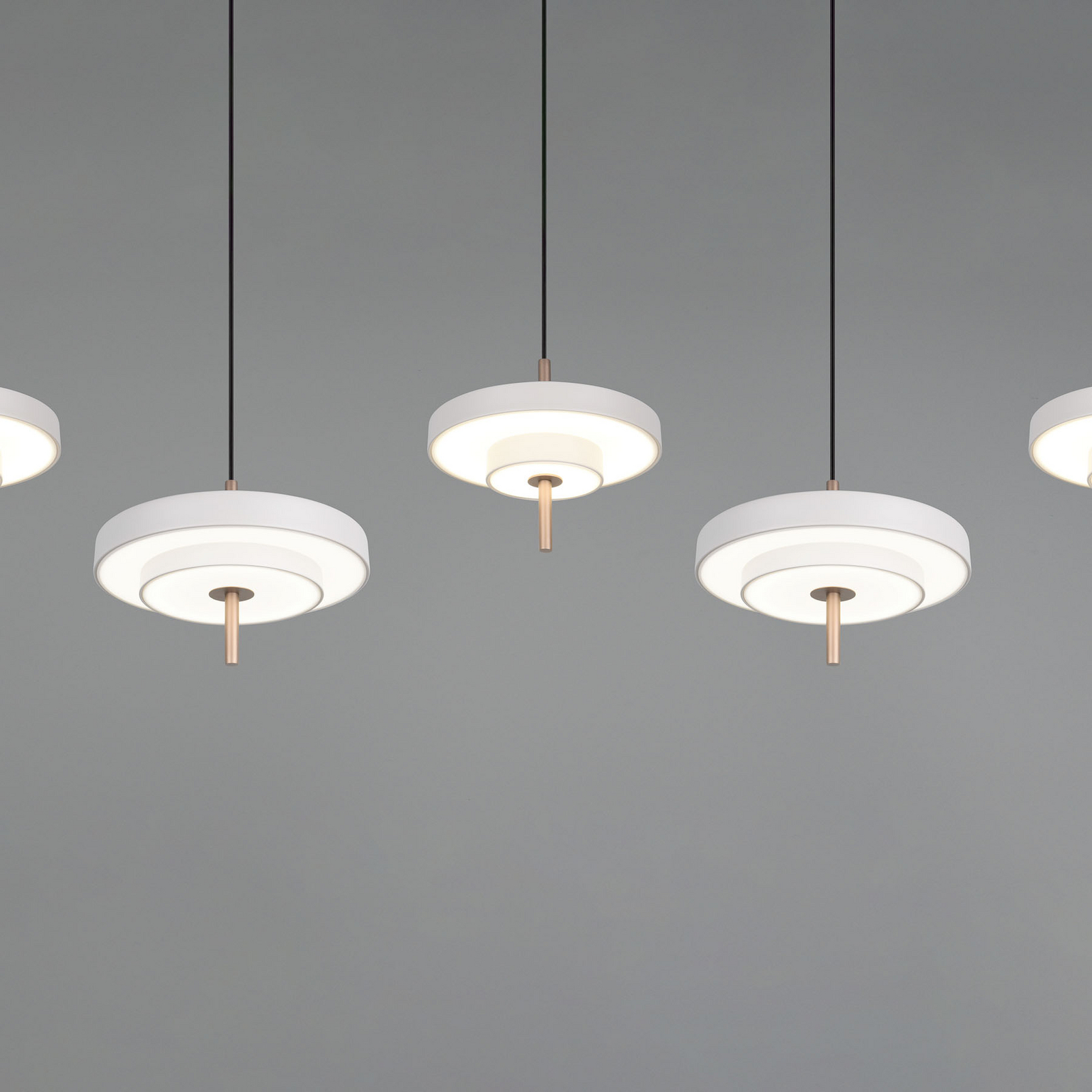 LED hanglamp Keaton, lichtgrijs, lengte 140 cm, CCT, 5-lamps. LED hanglamp Keaton, lichtgrijs, lengte 140 cm, CCT, 5-lamps.