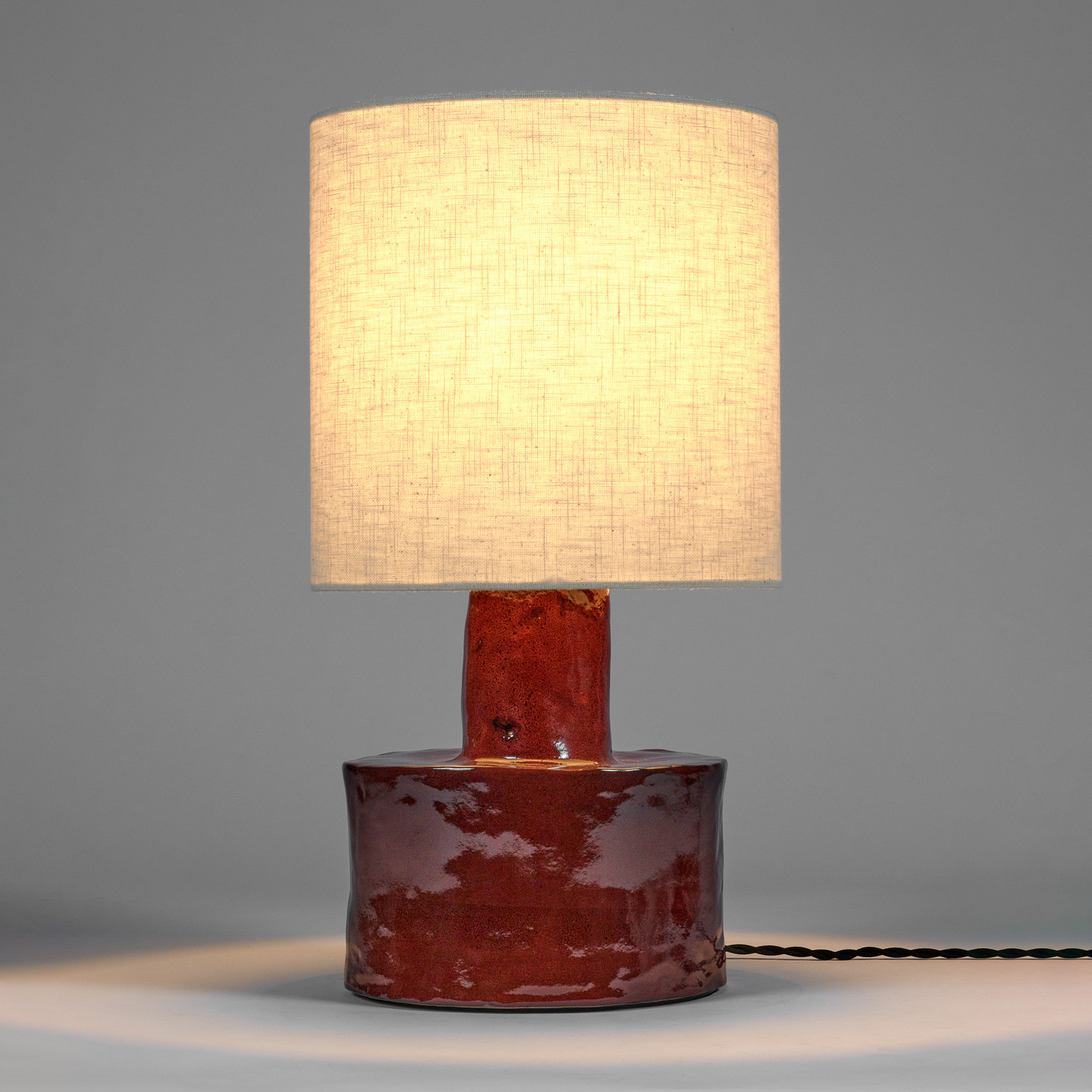 RED-BEIGE CATHERINE bordlampe, stentøj, tekstil, højde 47 cm, E27 – Serax RED-BEIGE CATHERINE bordlampe, stentøj, tekstil, højde 47 cm, E27 – Serax