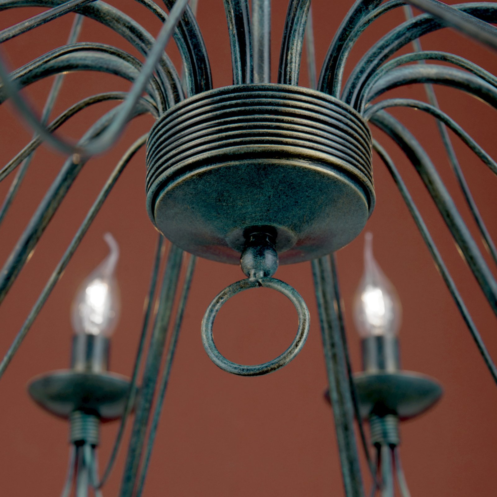 Lámpara de araña Antonina en diseño antiguo