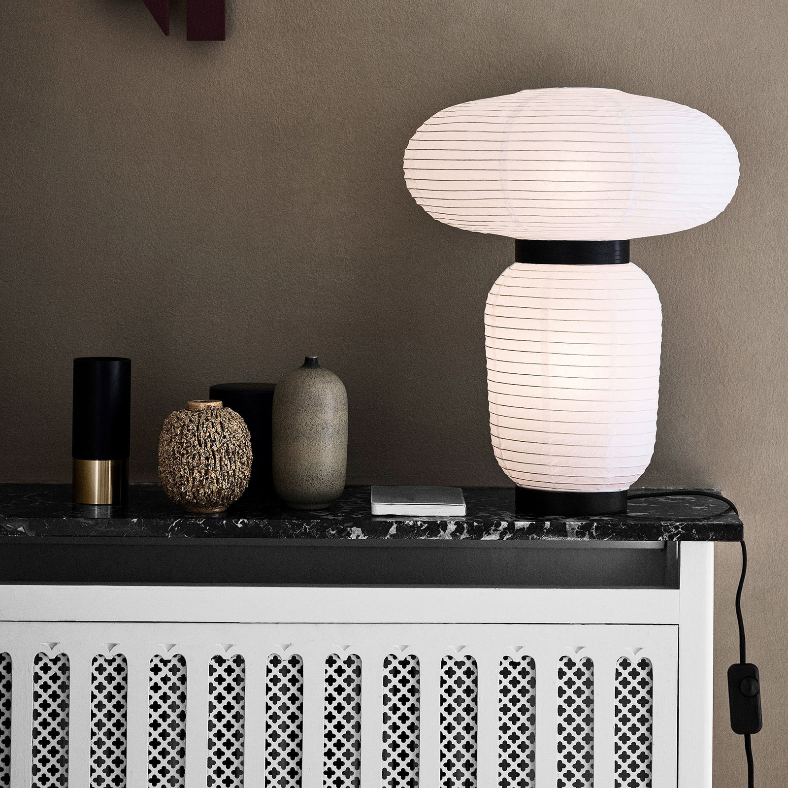 Formakami JH18 Lampe de Table Ivory White/Black Stained Oak - &Tradition