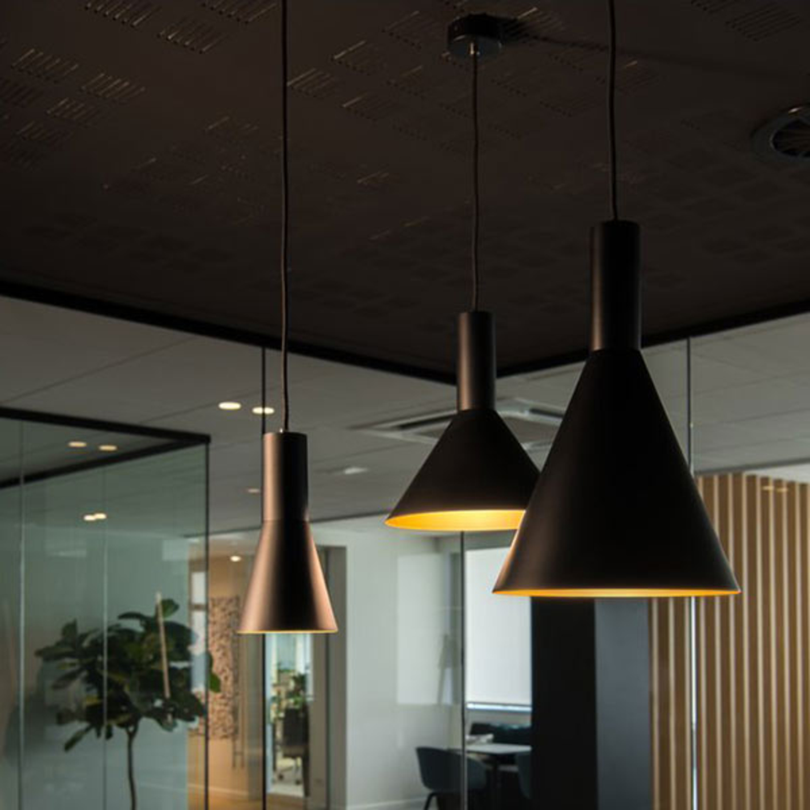 SLV Phelia hanging light black/gold, Ø 28 cm, for Living / Dining Room, aluminium, E27, 23 W, energy efficiency: A++, H: 42 cm