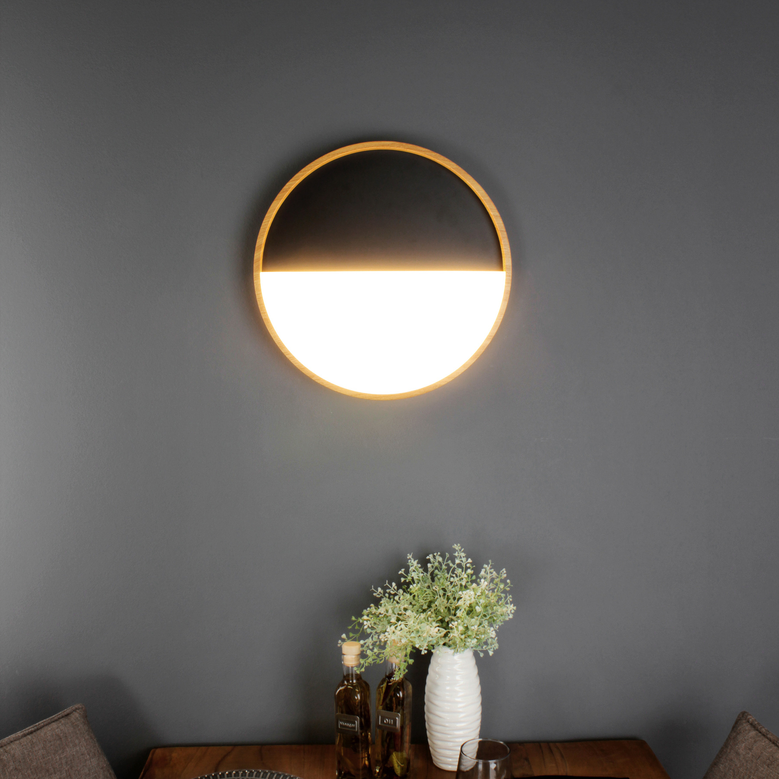 LED wall light Vista, black/wood light, Ø 40 cm