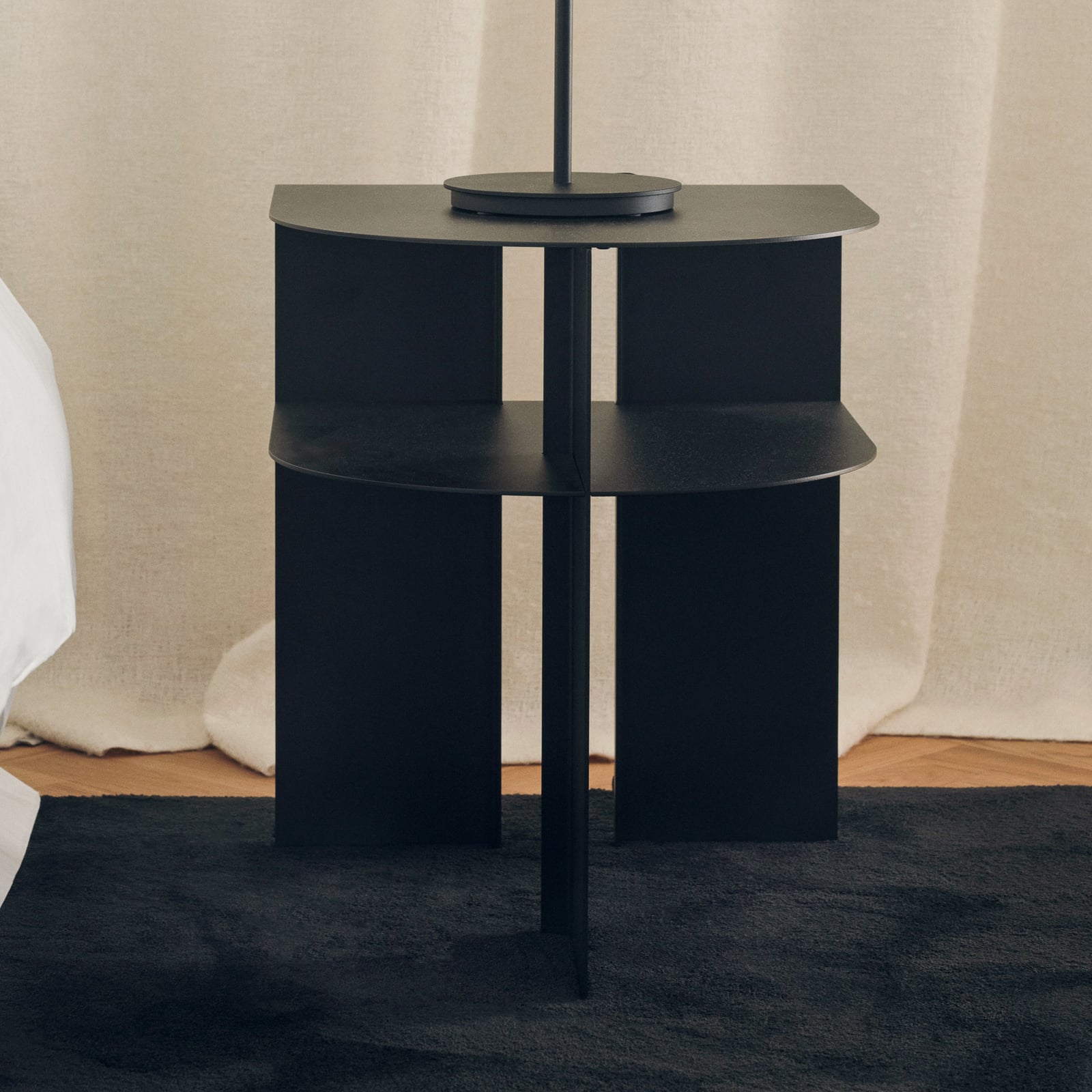 Tavolino Rand, nero, altezza 48 cm, acciaio - New Works Tavolino Rand, nero, altezza 48 cm, acciaio - New Works