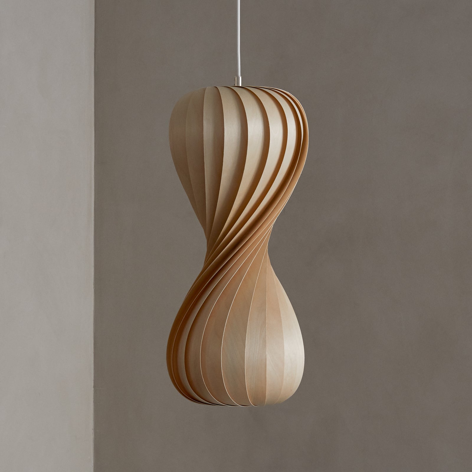 Lampada a sospensione Tom Rossau TR7, legno di betulla, altezza 55 cm, E27