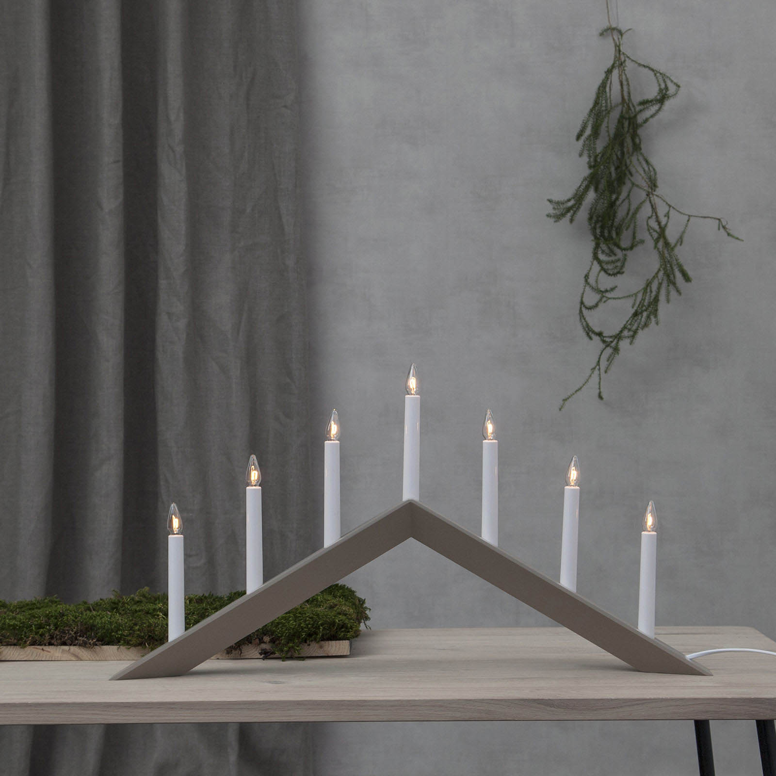 Candelabro Flecha, plano, 7 llamas, gris