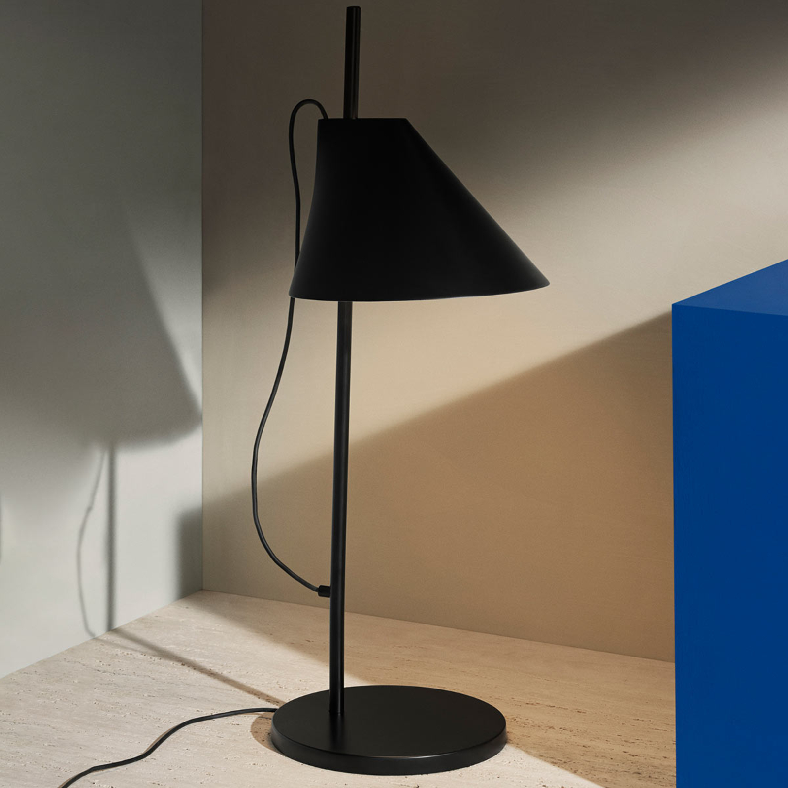 Yuh Stolní Lampa Black - Louis Poulsen