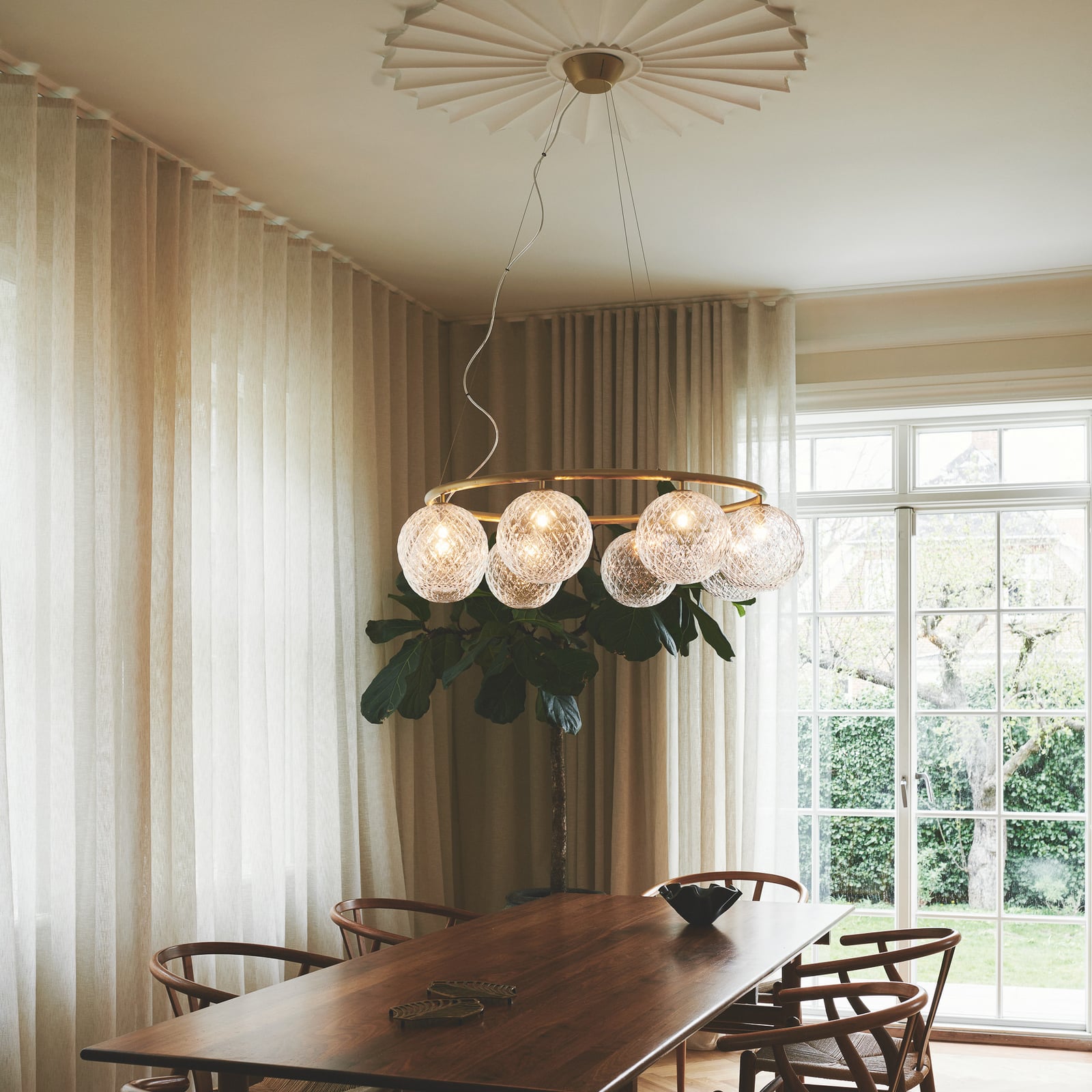 Miira 8 Circular Chandelier, brass/clear, Ø 100cm - Nuura Miira 8 Circular Chandelier, brass/clear, Ø 100cm - Nuura