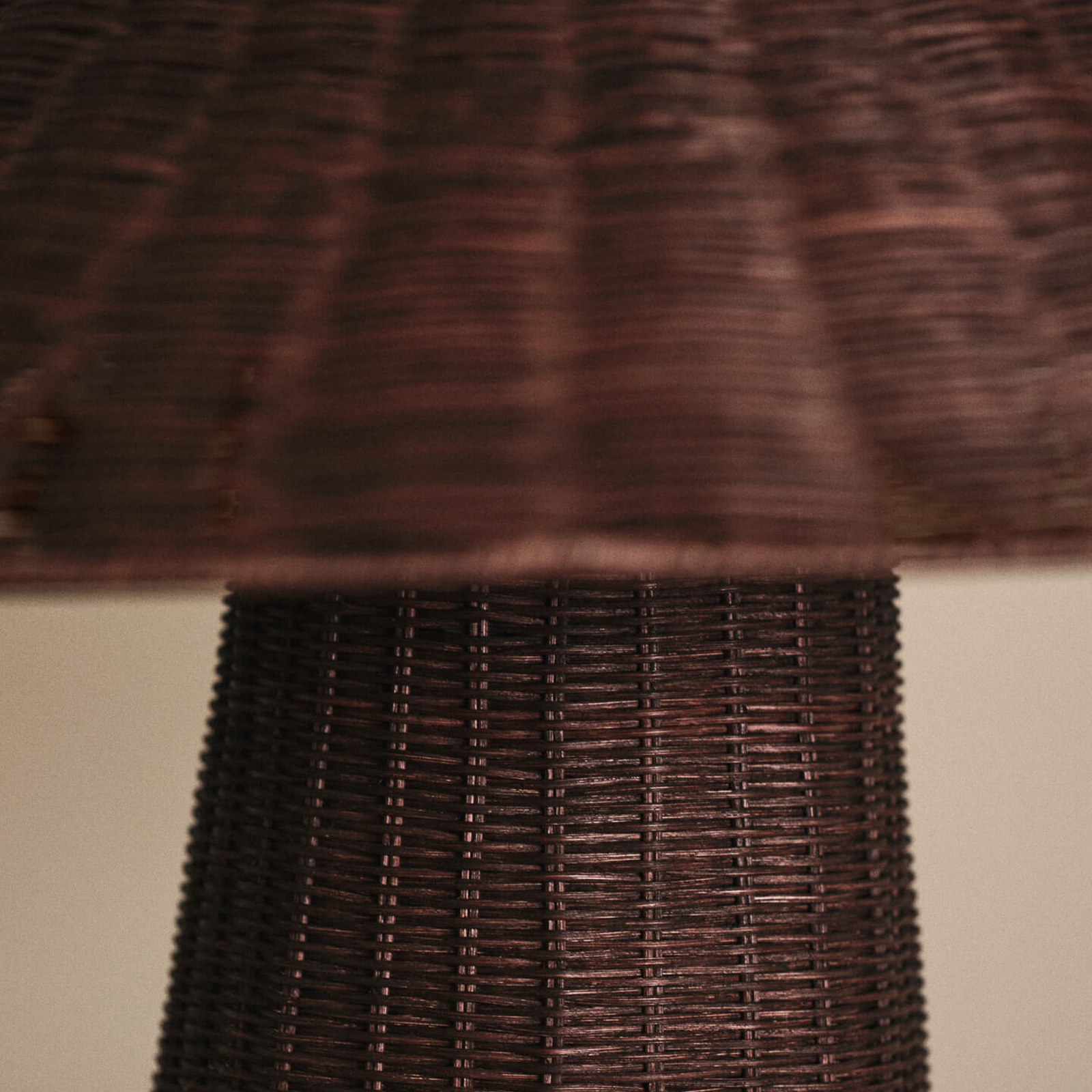 Dou Tischlampe, dunkelbraun, Höhe 40 cm Rattan - ferm LIVING Dou Tischlampe, dunkelbraun, Höhe 40 cm Rattan - ferm LIVING
