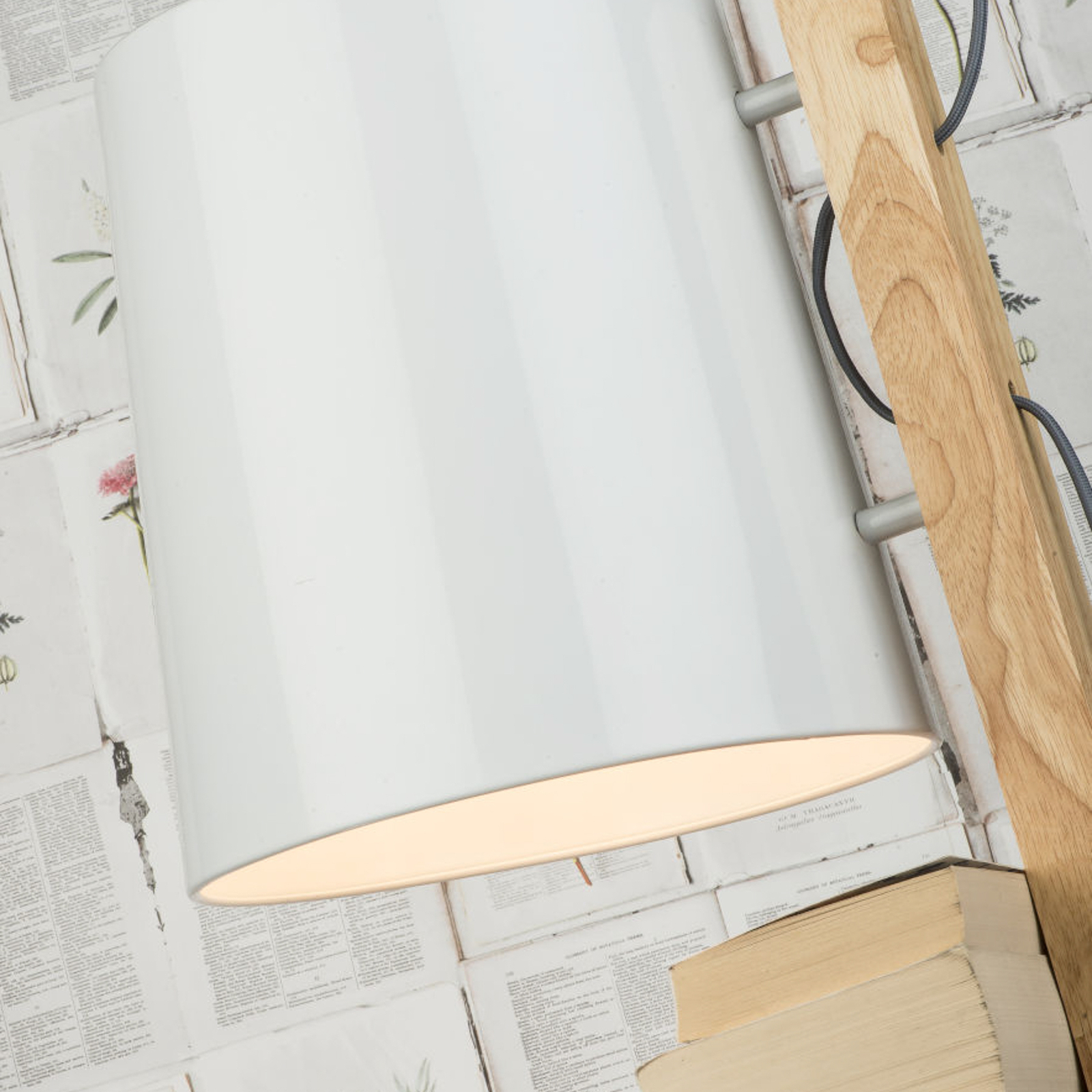 It's about RoMi Cambridge vloerlamp, hout/wit