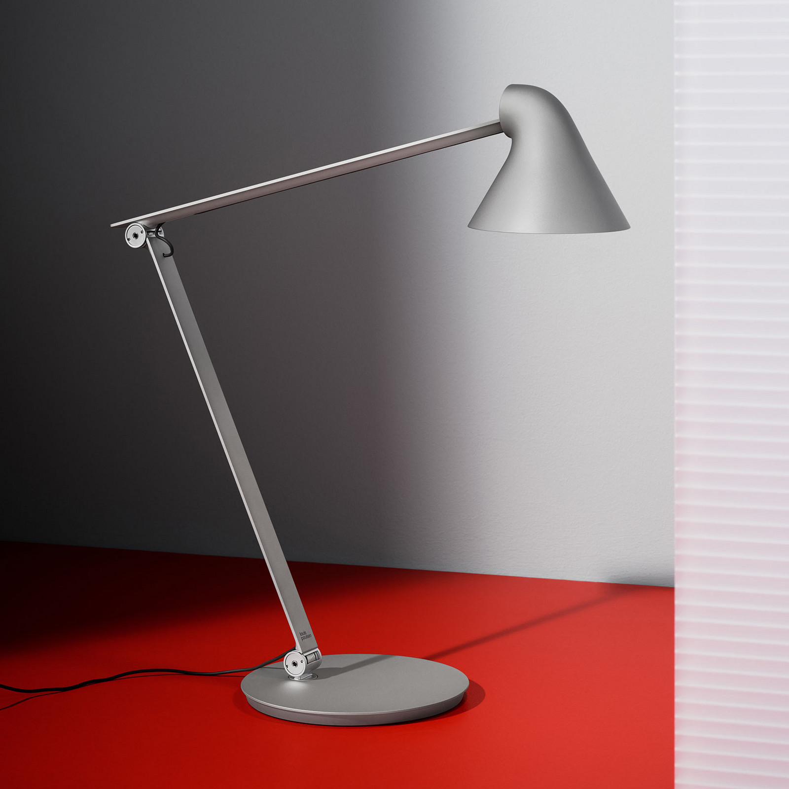Louis Poulsen NJP lampă masă picior 2700K gri desc - Studiu / Birou - design - gri deschis - Metal