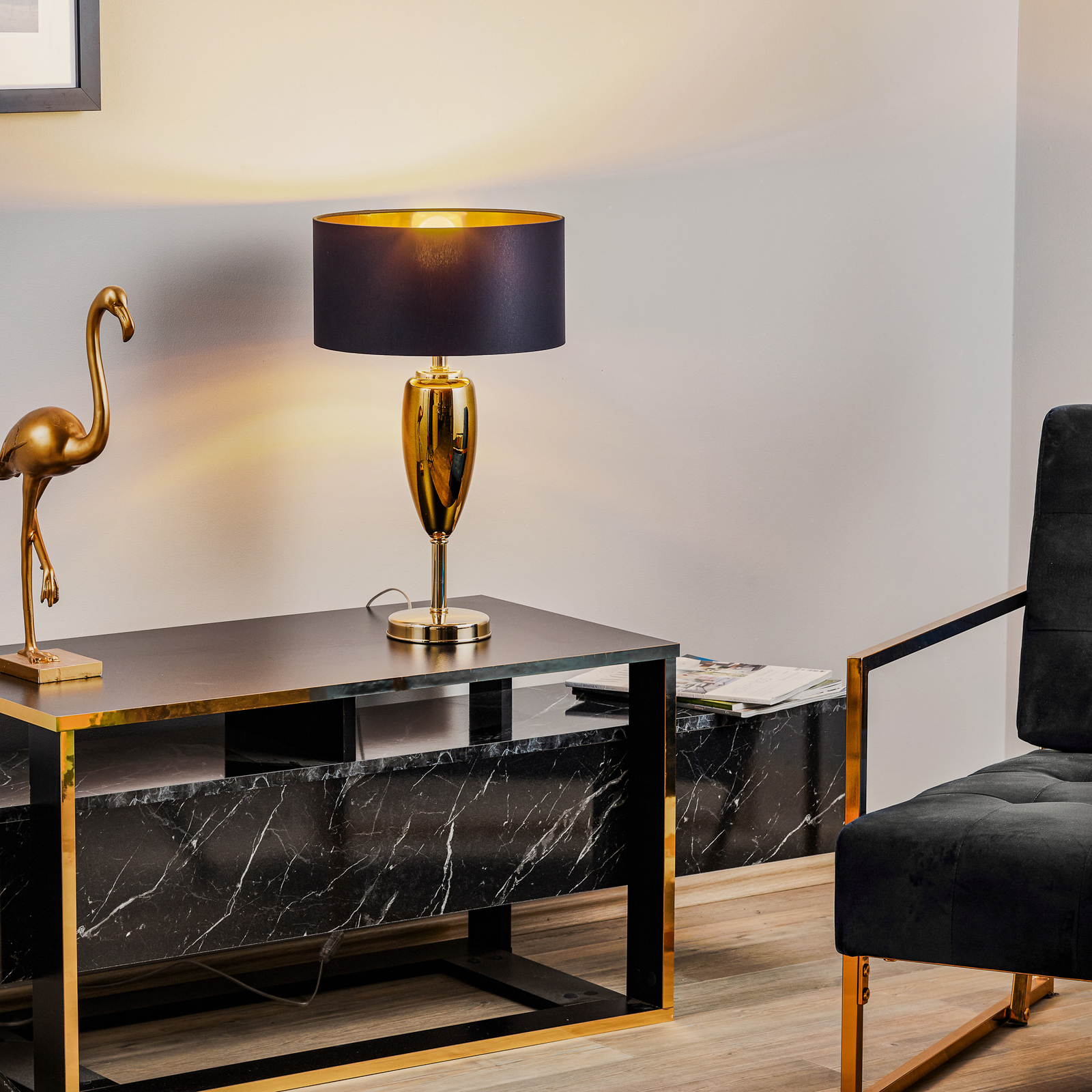 Mostra Ogiva - lampada da tavolo in tessuto nero e oro