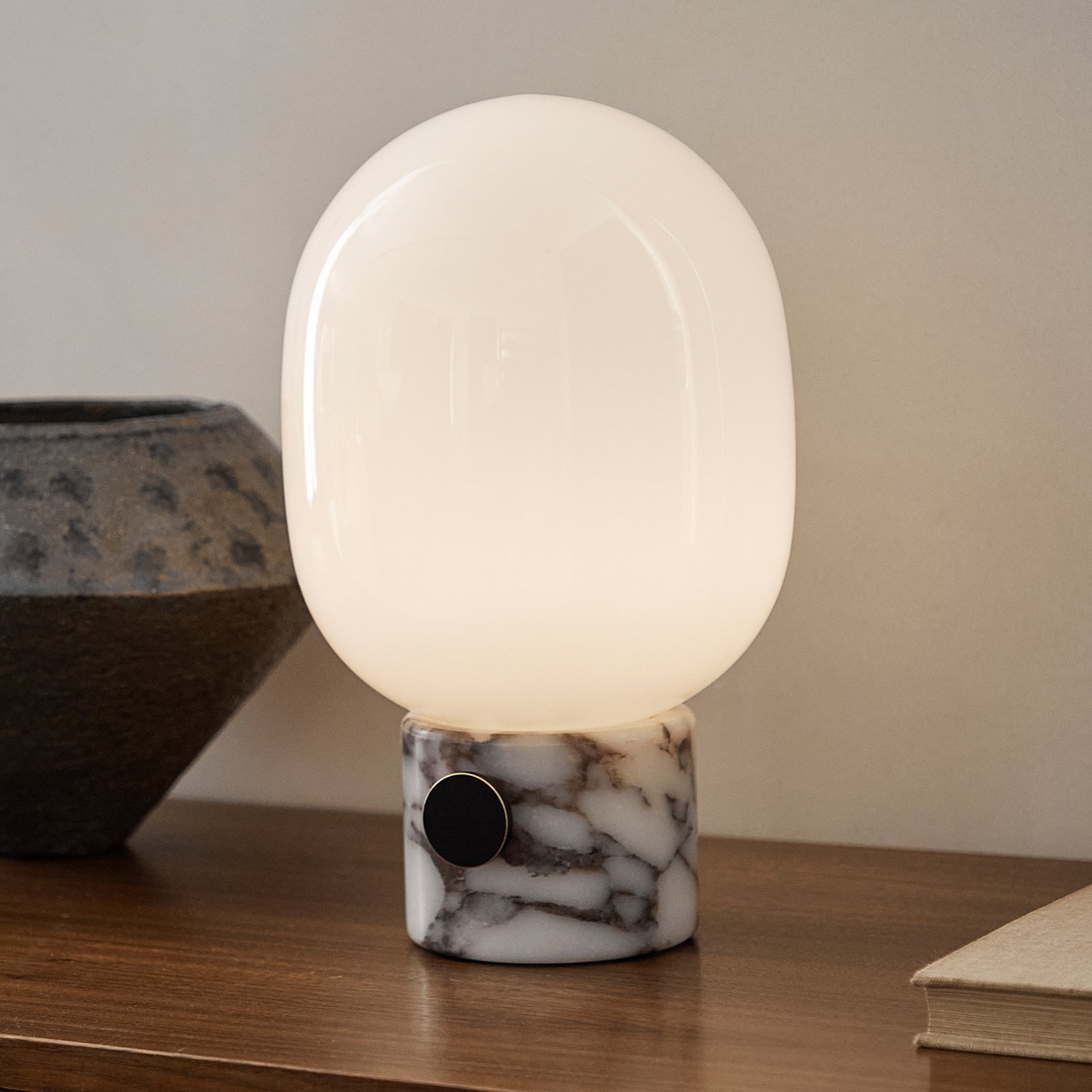 JWDA Lampa Stołowa L Calacatta/Bronzed Brass - Audo Copenhagen