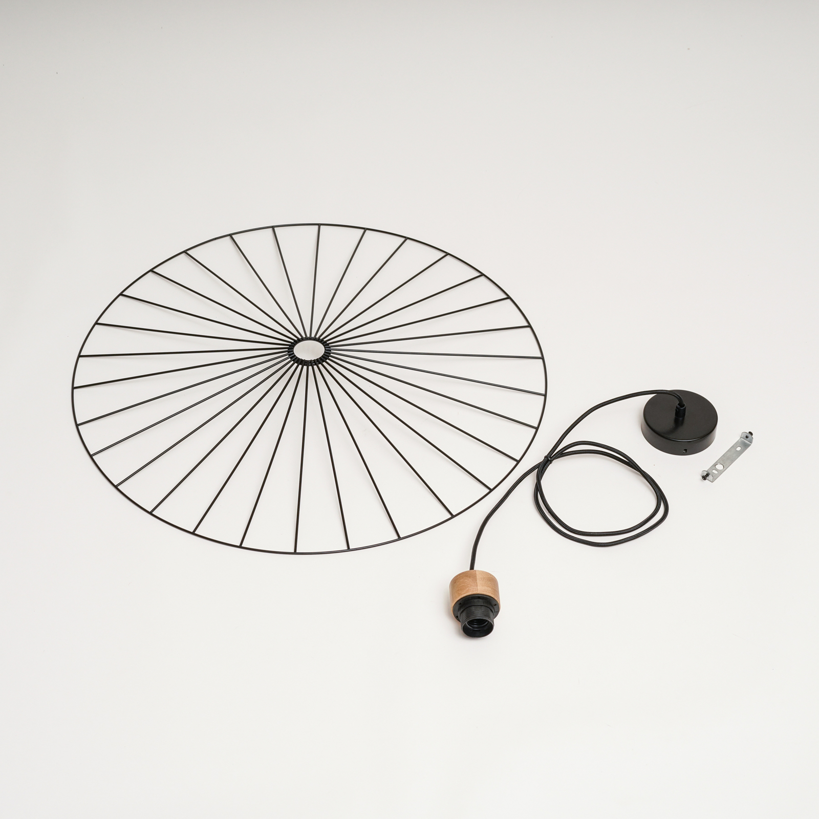 Envostar Yahel hanglamp, eiken/zwart, Ø 65cm