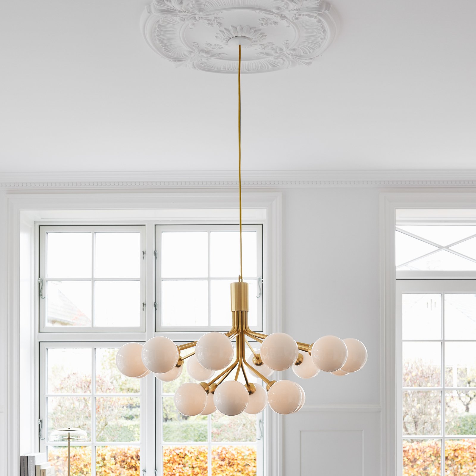 Apiales 18 Candelabru Brushed Brass/Opal White - Nuura