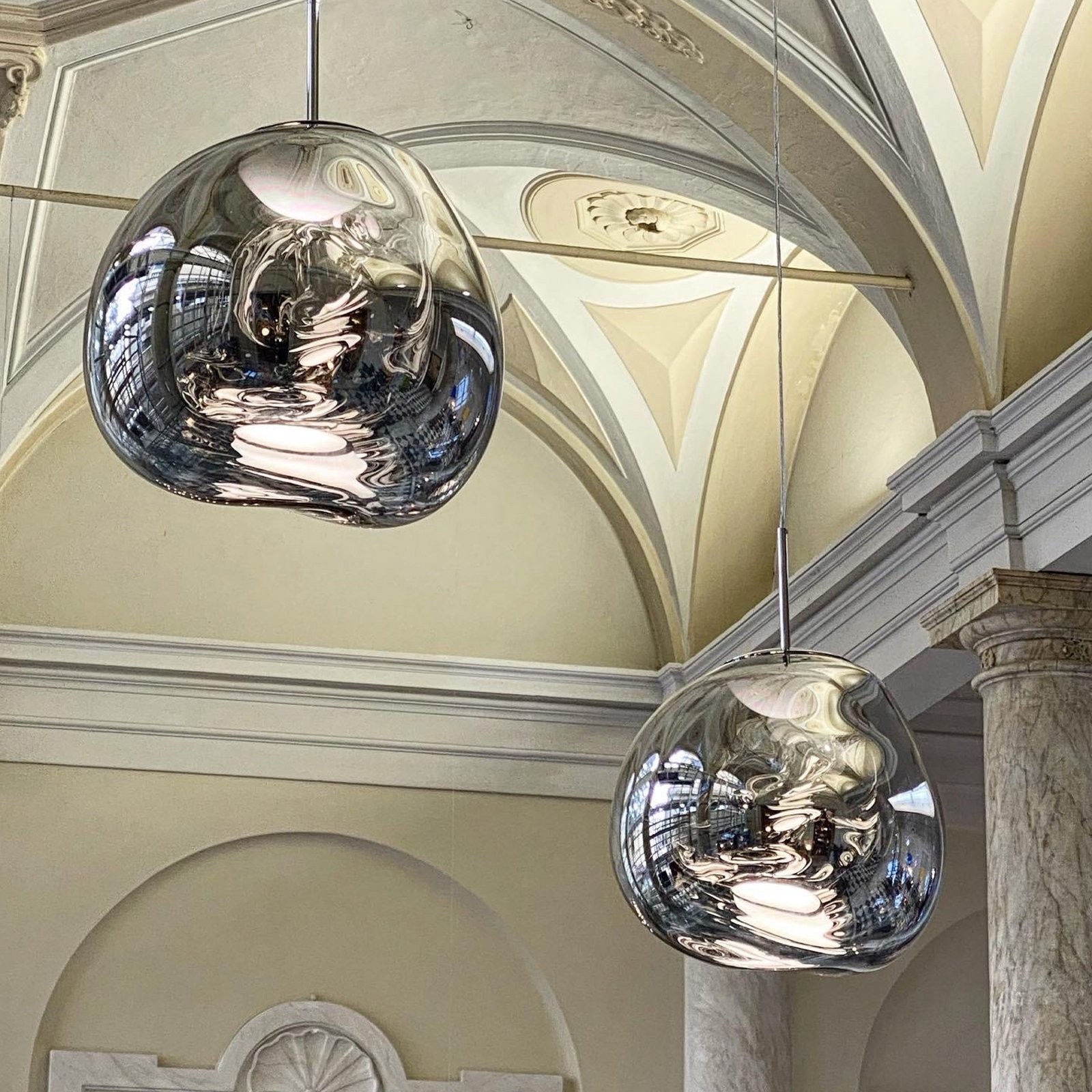 Tom Dixon Lampada LED a sospensione Melt, Ø 50 cm, cromo, plastica