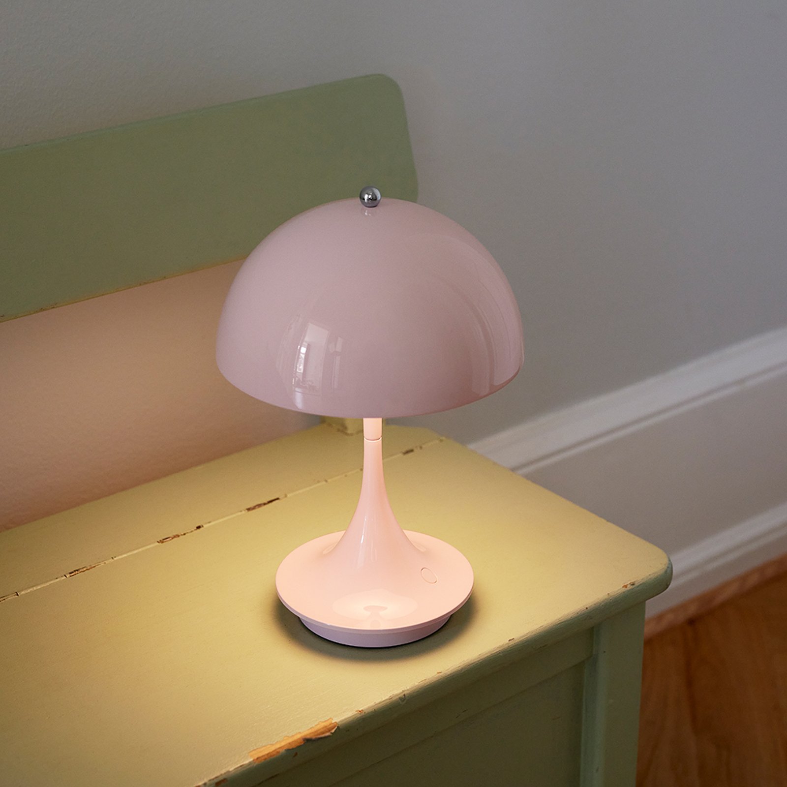 Louis Poulsen Panthella Mini LED-bordlampe rosé