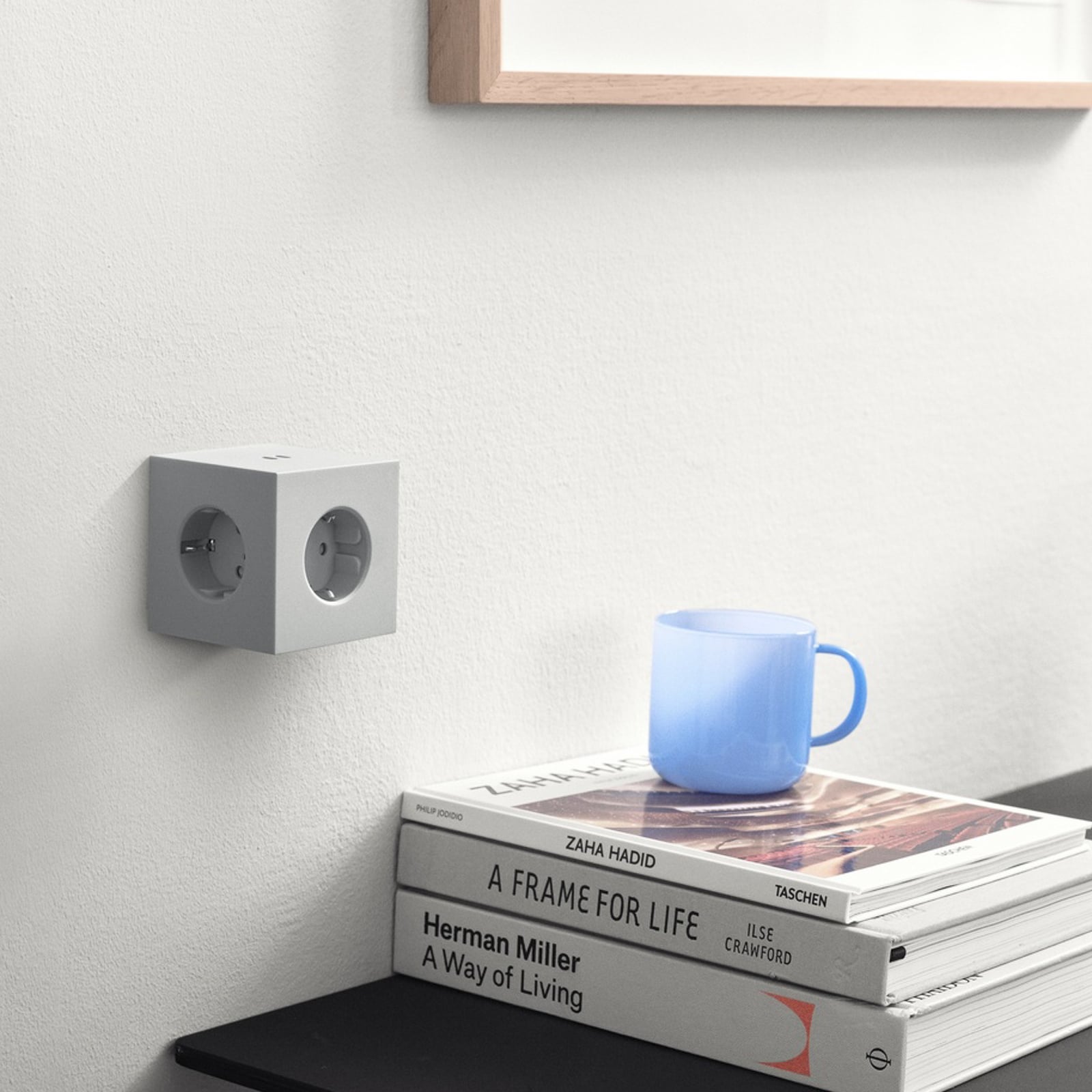 SQUARE 2 mellomstikkontakt, grå, 3 x Schuko, 2 x USB – AVOLT