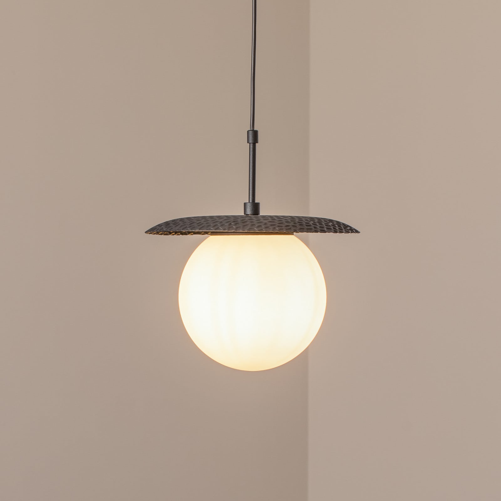 Opviq Lampă suspendată Anemon negru sticlă Ø 30 cm E27 - Camera de zi / sufragerie - Modern - negru alb opal