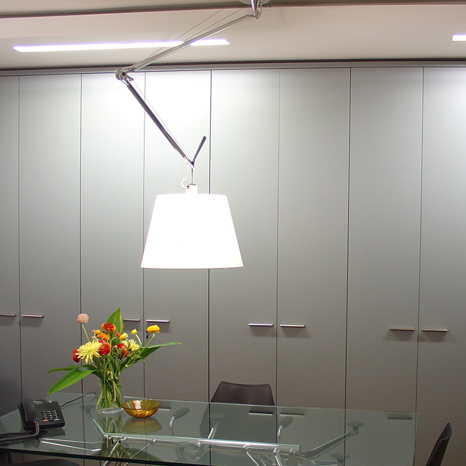 Artemide Tolomeo viseča svetilka decentralizirana pergament