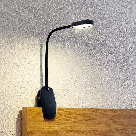 Lampenwelt Prios LED-Klemmleuchte Najari, schwarz, Akku, USB, 51 cm