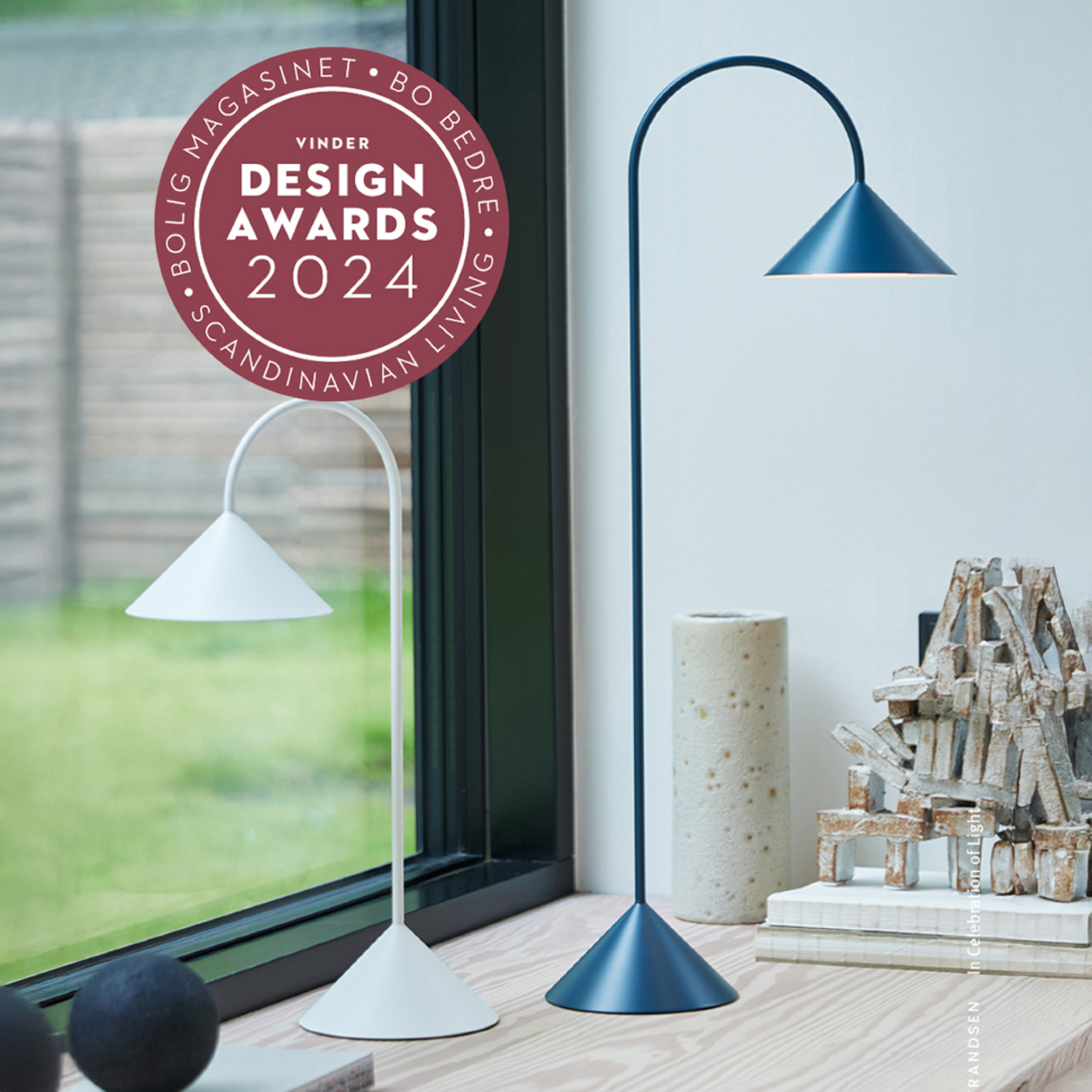 Grasp LED-batteridriven bordslampa, sandgrå, höjd 47 cm, metall - FRANDSEN