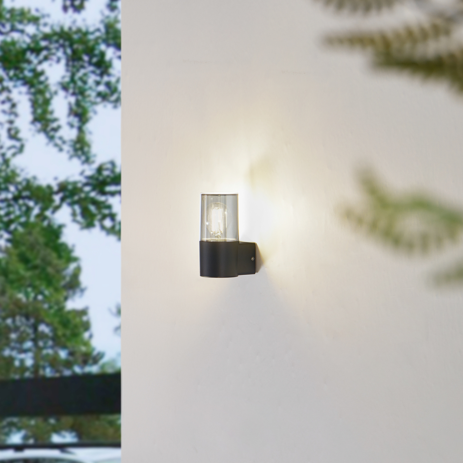 Lindby utendørs vegglampe Heulo, Ø 8 cm, røykgrå, aluminium