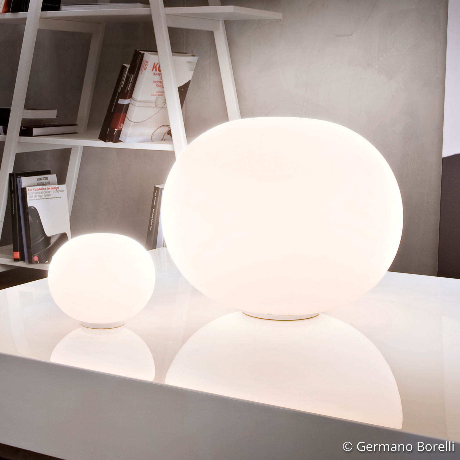 FLOS Glo-Ball Basic Zero - bílá stolní lampa