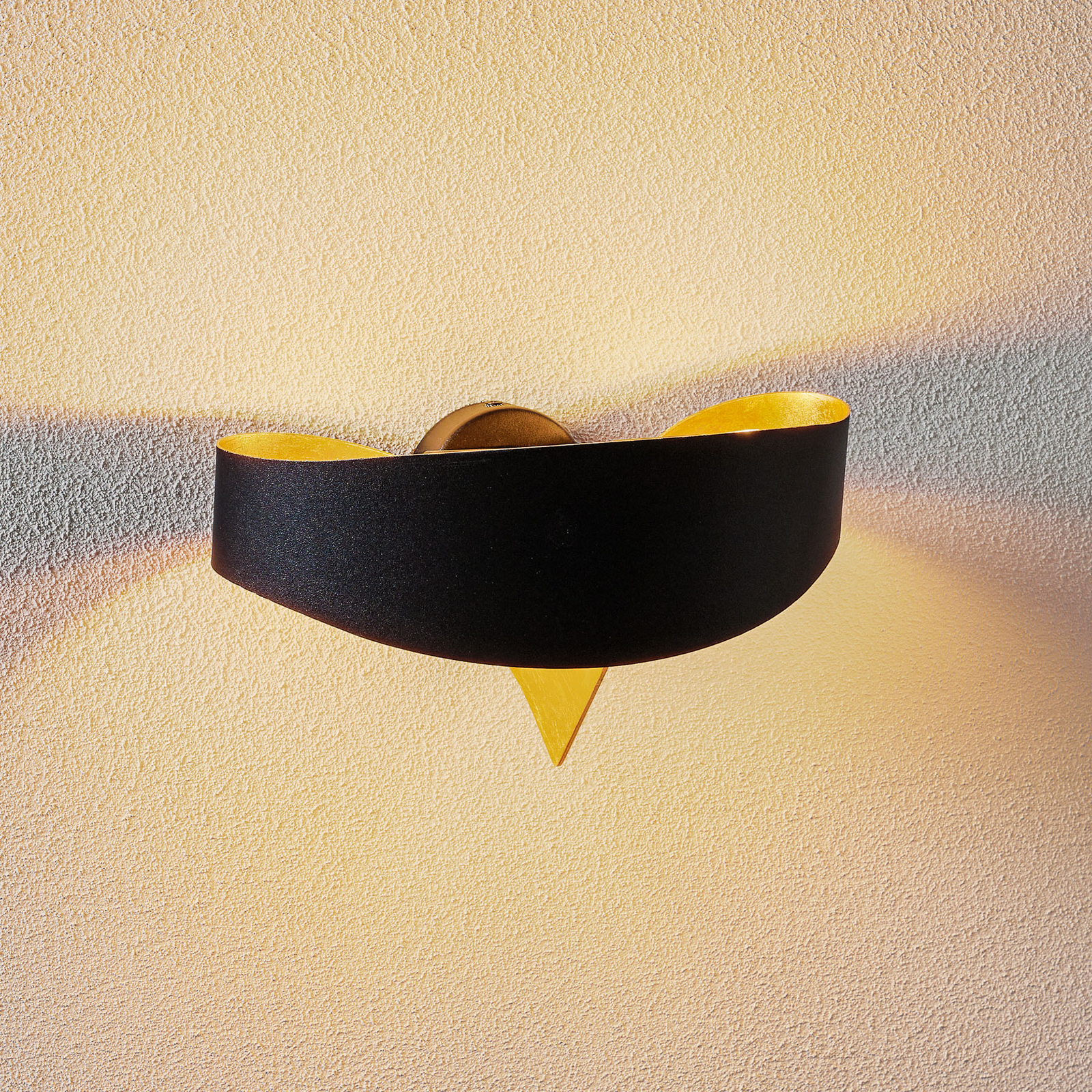 Czarno-złota designerska lampa ścienna Scudo