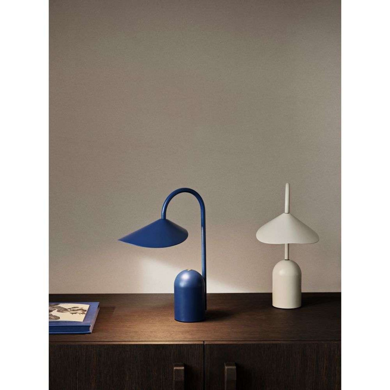 Arum Portable Veioză Bright Blue - ferm LIVING