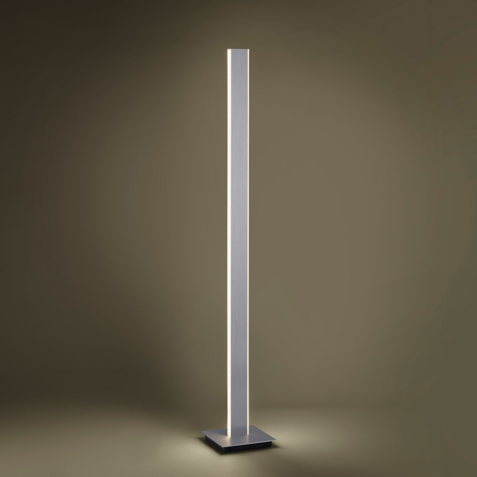 Paul Neuhaus Q-Adriana LED stāvlampa, augstums 140 cm