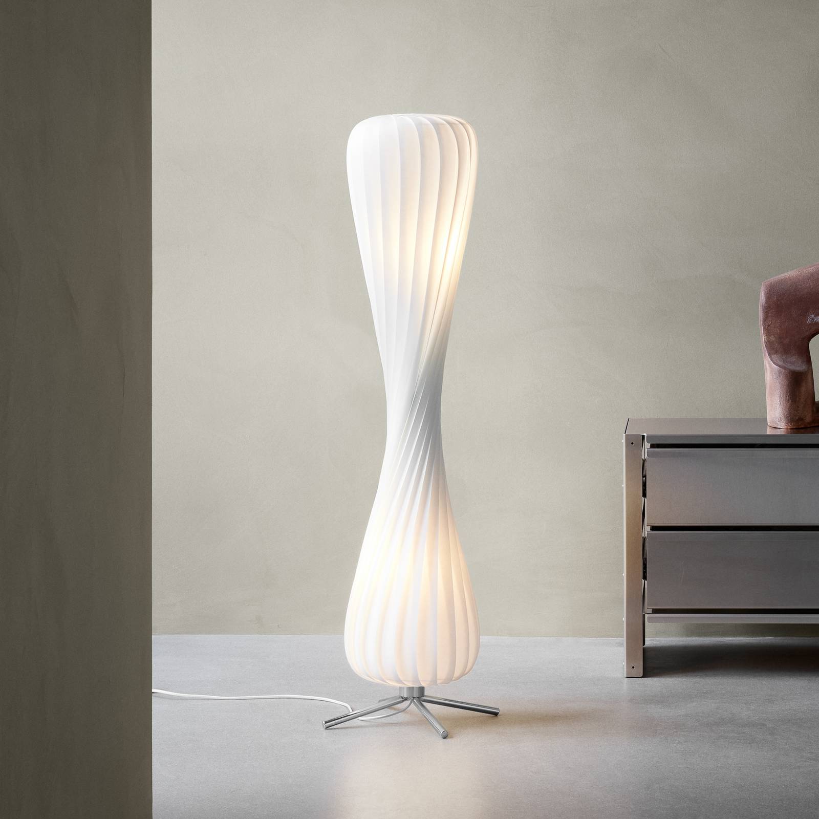 Lampa podłogowa Tom Rossau TR7, tworzywo sztuczne (PP), wysokość 117 cm, E27