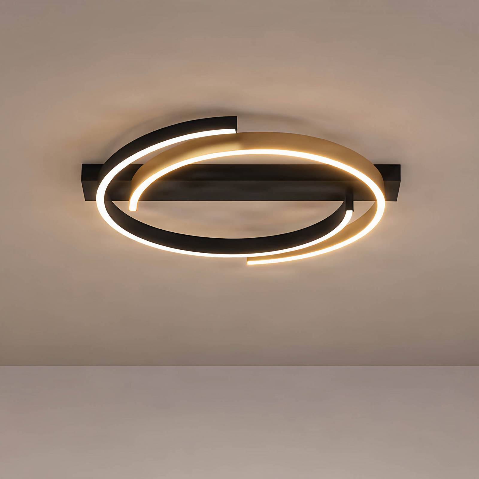 Lucande taklampe Natsuma, svart/gull, metall, Ø 50 cm