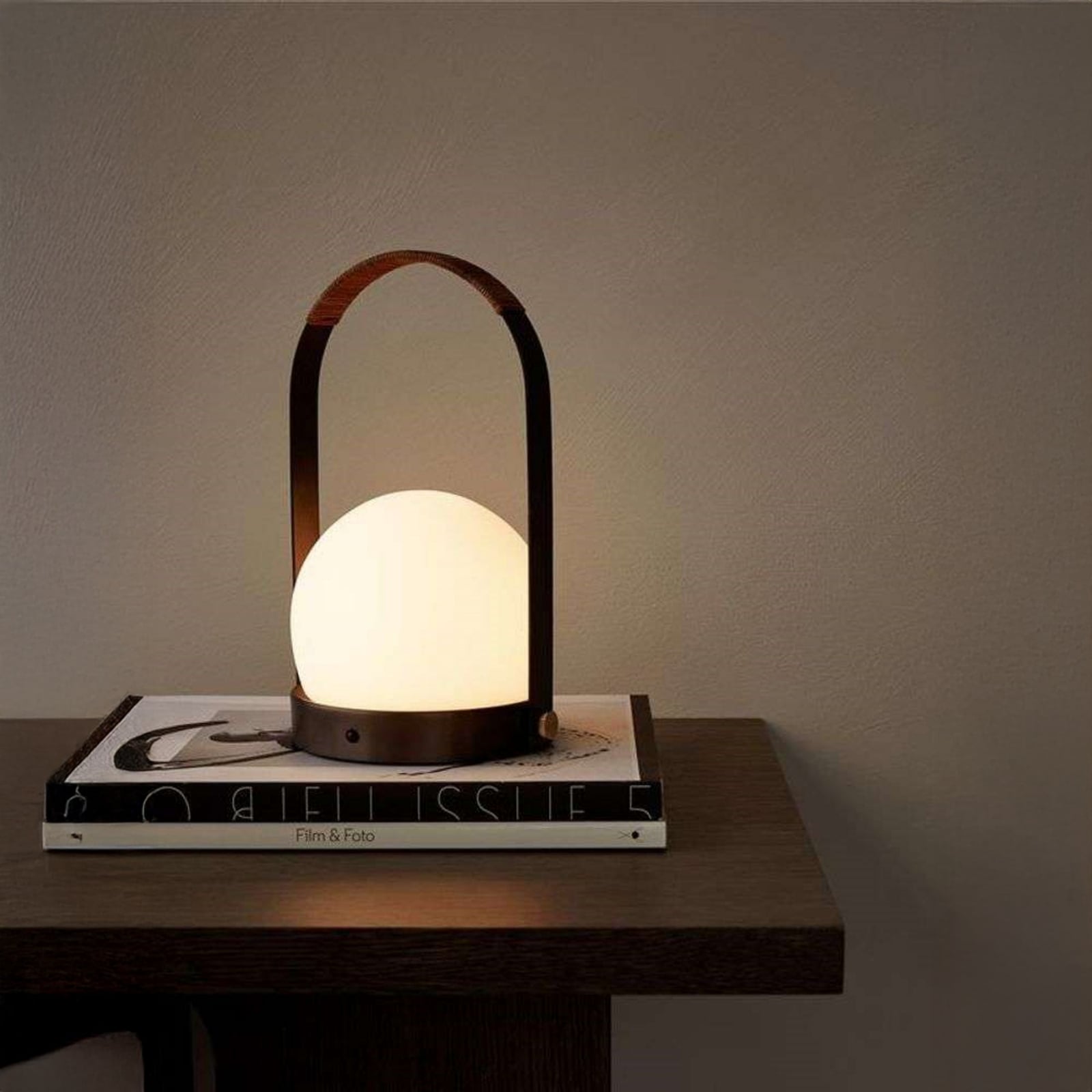 Carrie Portable Lampe de Table Bronzed Brass - Audo Copenhagen