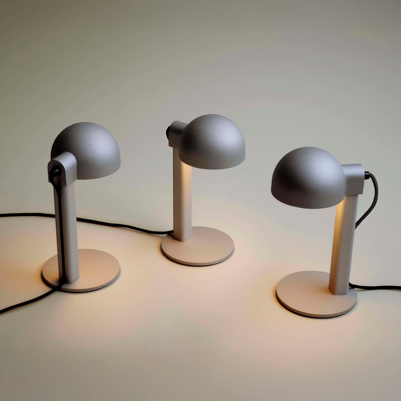 Posto bordlampe, sølv/grå, høyde 28 cm, E14, aluminium – HAY Posto bordlampe, sølv/grå, høyde 28 cm, E14, aluminium – HAY