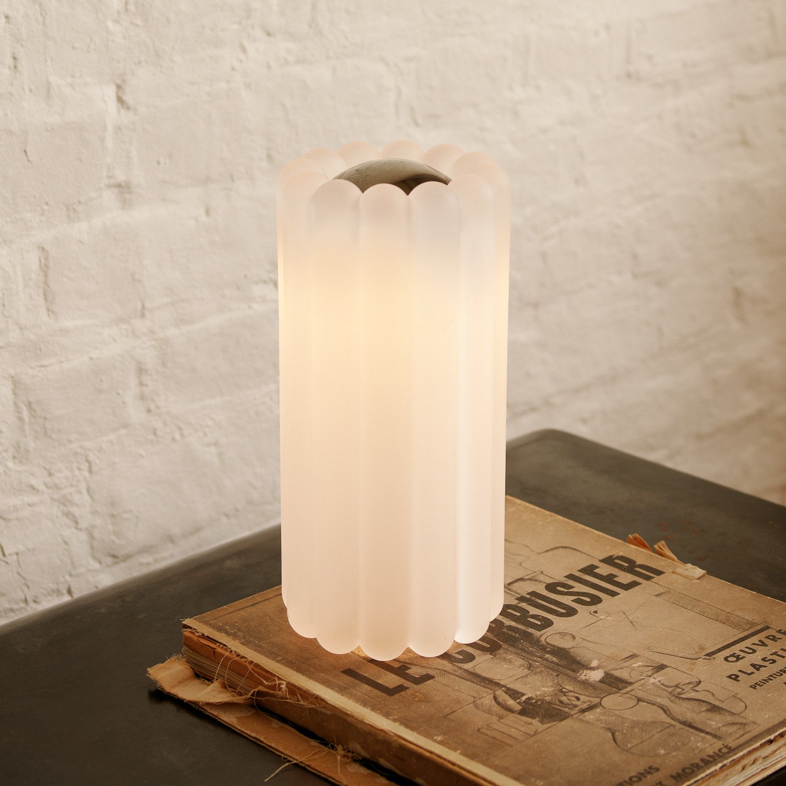 Lampa de masă LED Tom Dixon Press sticlă mată înălțime 24 cm - Camera de zi / sufragerie - Design - alb mat