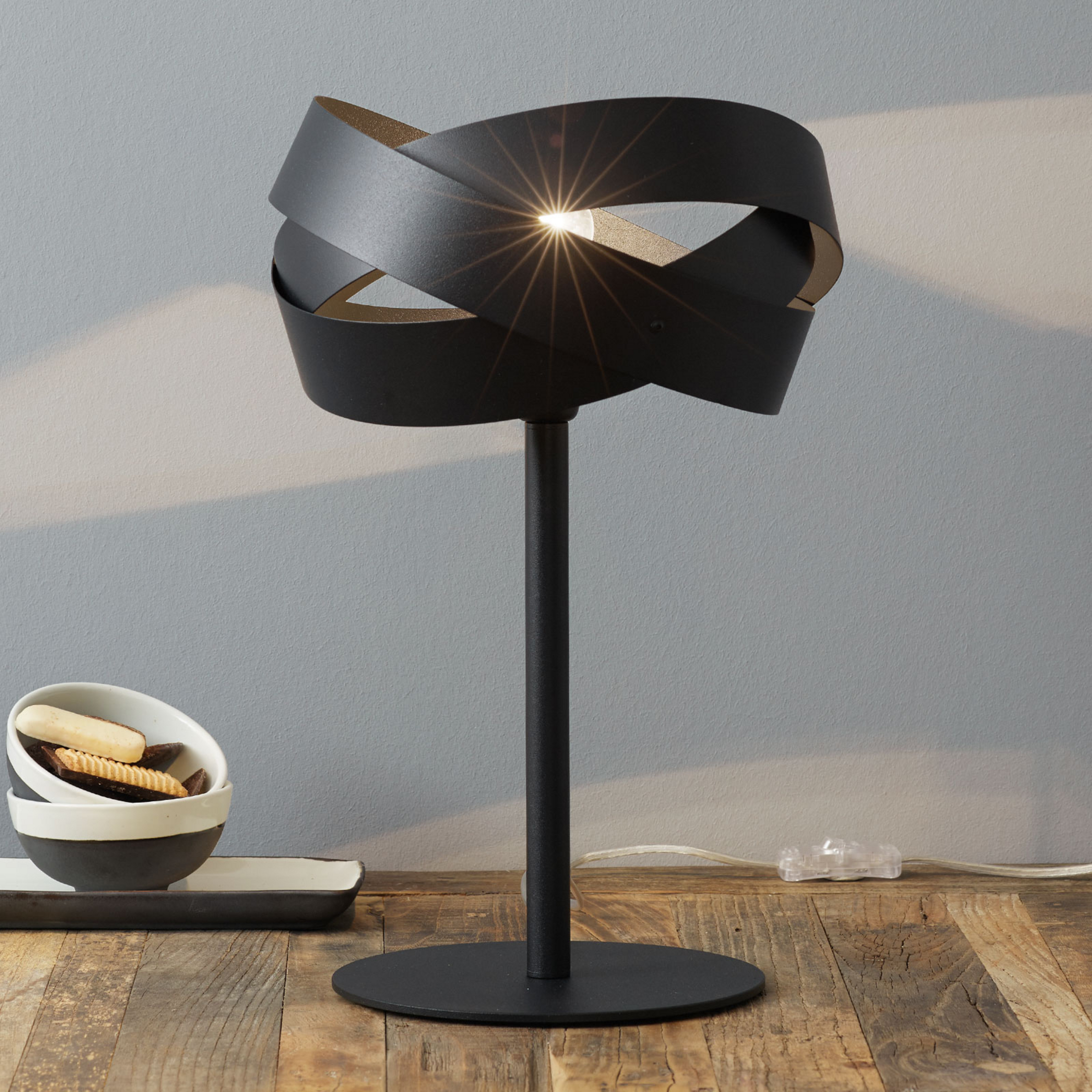 Decorativa lámpara de mesa Tornado