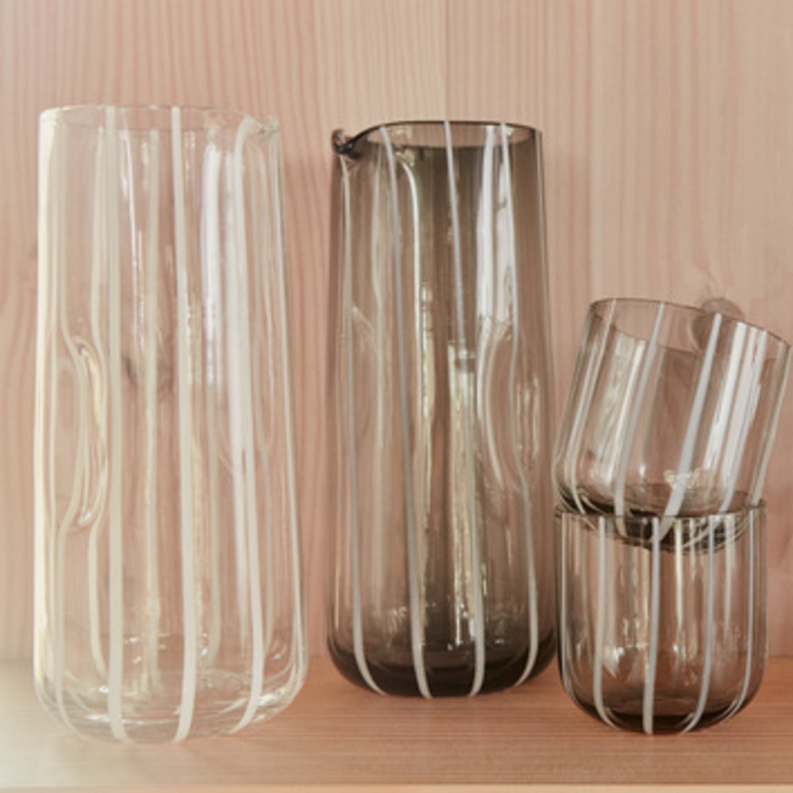 Carafe Mizu, grise, hauteur 23 cm, verre - OYOY Living Design Carafe Mizu, grise, hauteur 23 cm, verre - OYOY Living Design