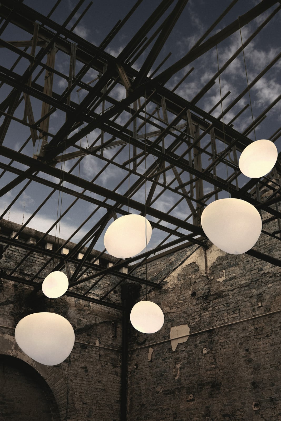 Gregg Udendørs Pendel Medium Hvid Foscarini - Terrasse - Plastik billede