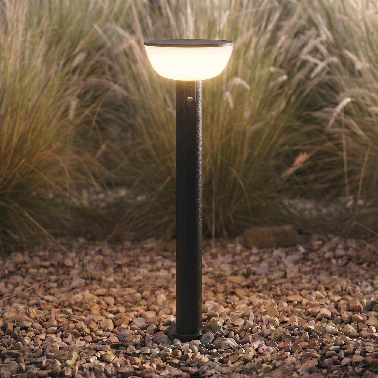 Lindby LED-Solarwegeleuchte Obintu, schwarz, 63 cm, Sensor
