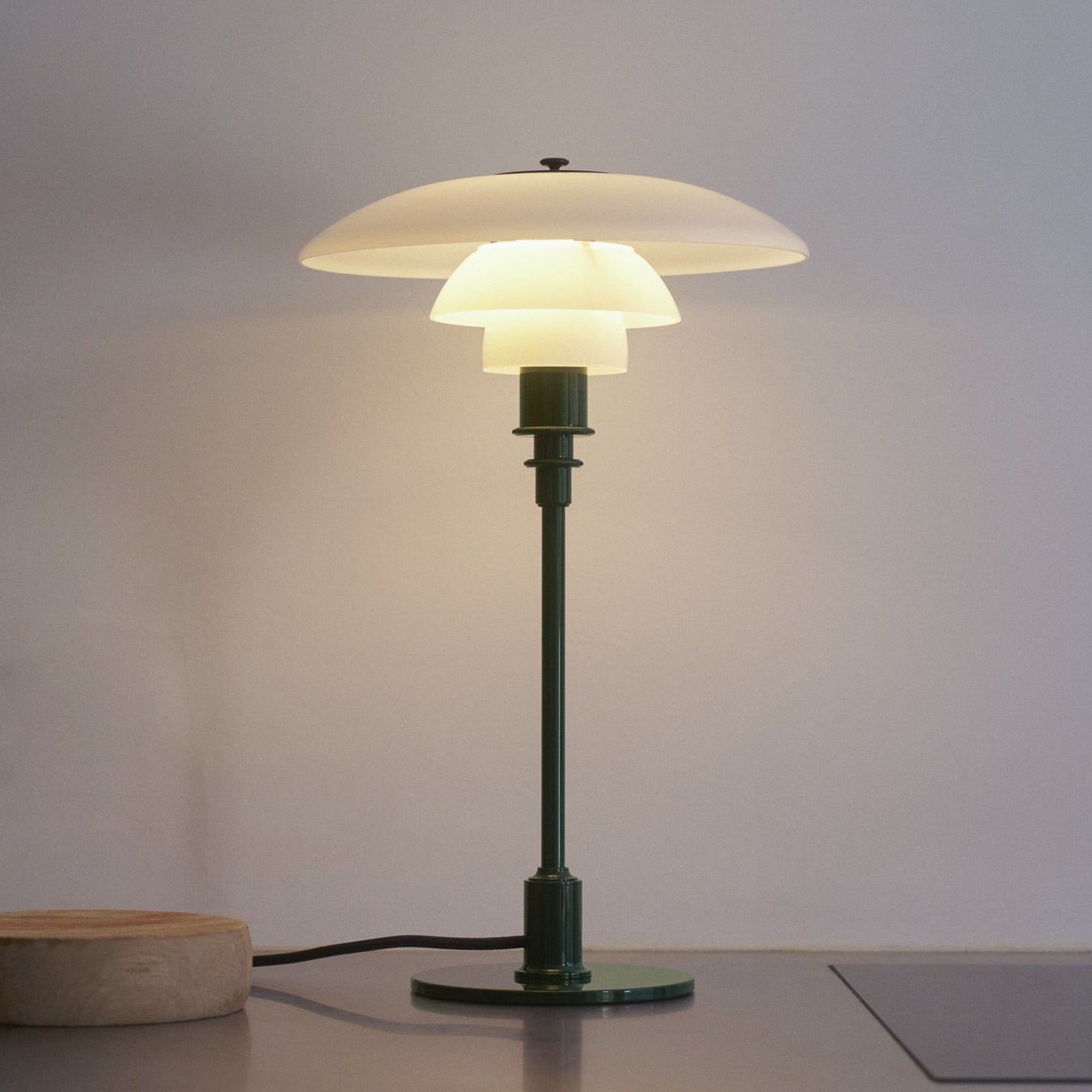 PH 2/1 pöytälamppu, tummanvihreä, halkaisija 20 cm – Louis Poulsen