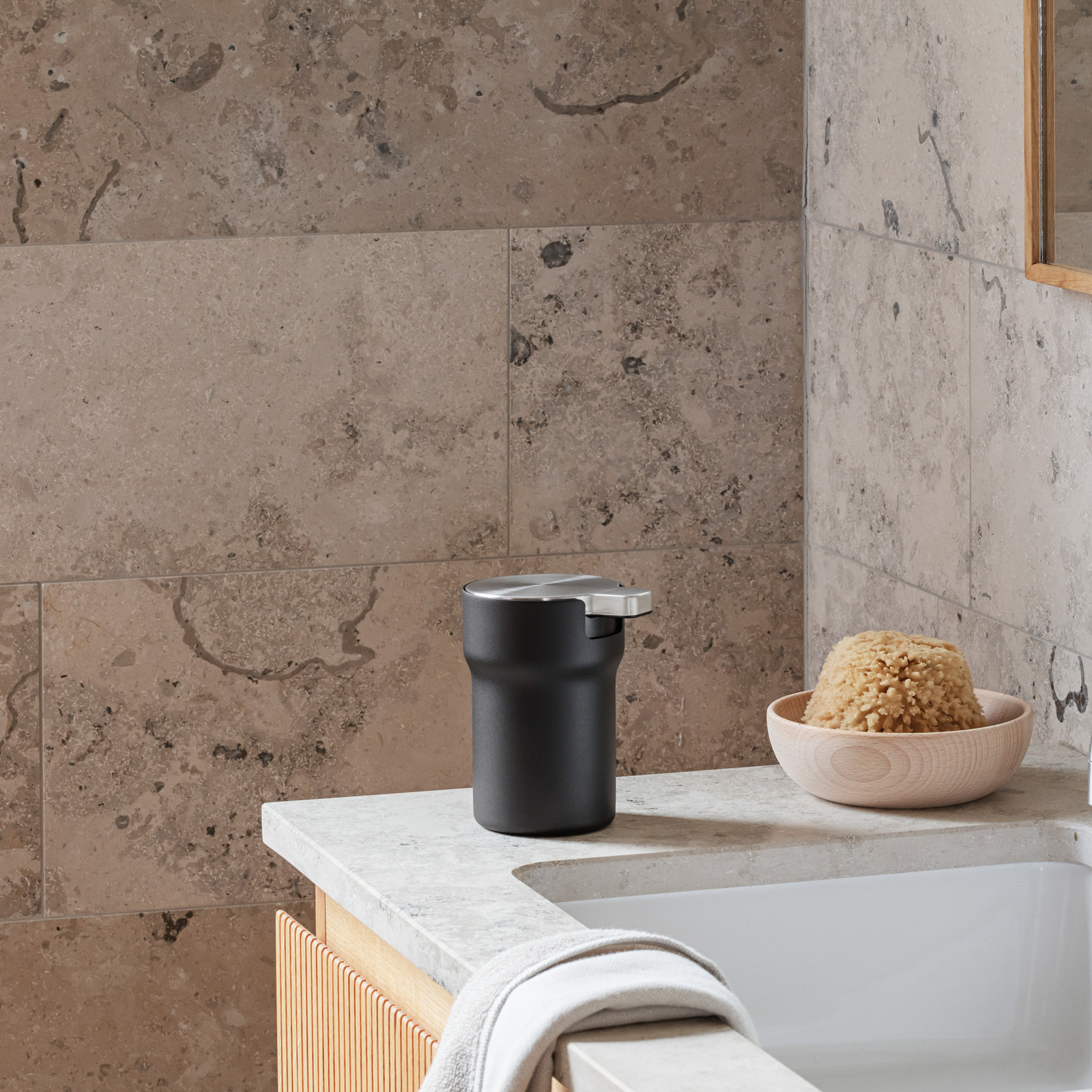 Distributeur de savon CITADEL, noir, 0,25 litre - Eva Solo