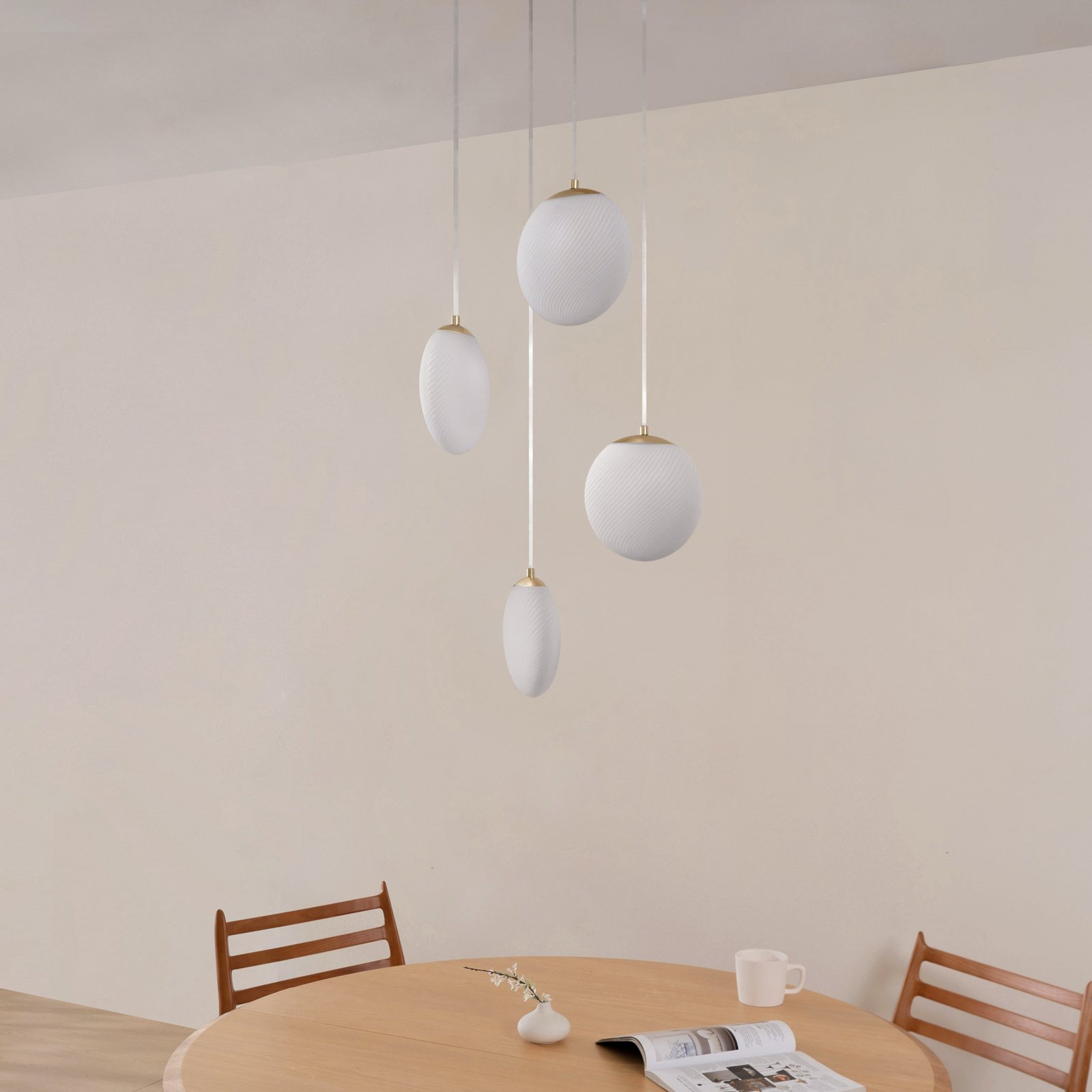 Lucande Hängeleuchte Lunelle, messing, Glas, 4-flg., Ø 40cm