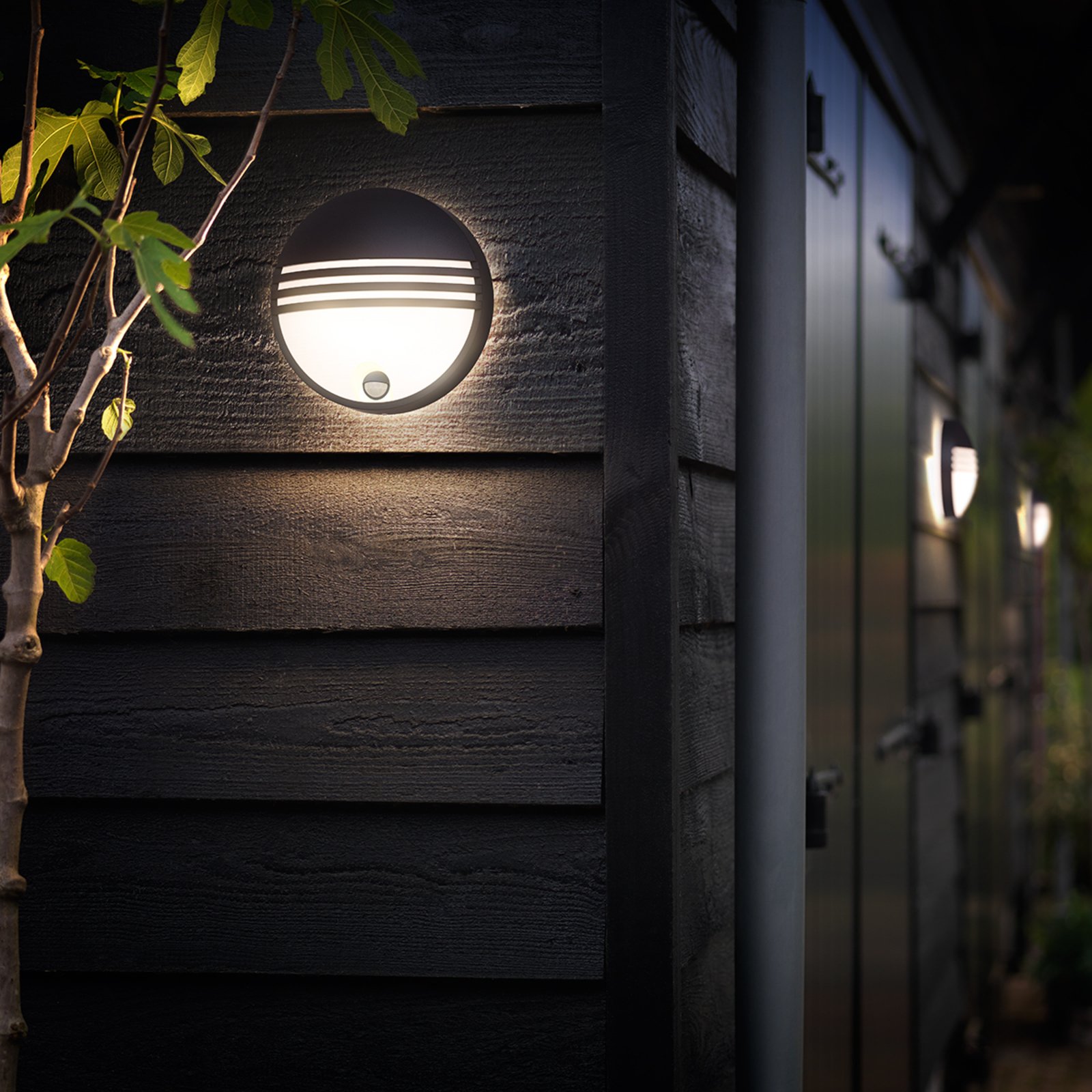 Philips Yarrow LED utevegglys med sensor | Lampegiganten.no Philips Yarrow LED utevegglys med sensor | Lampegiganten.no