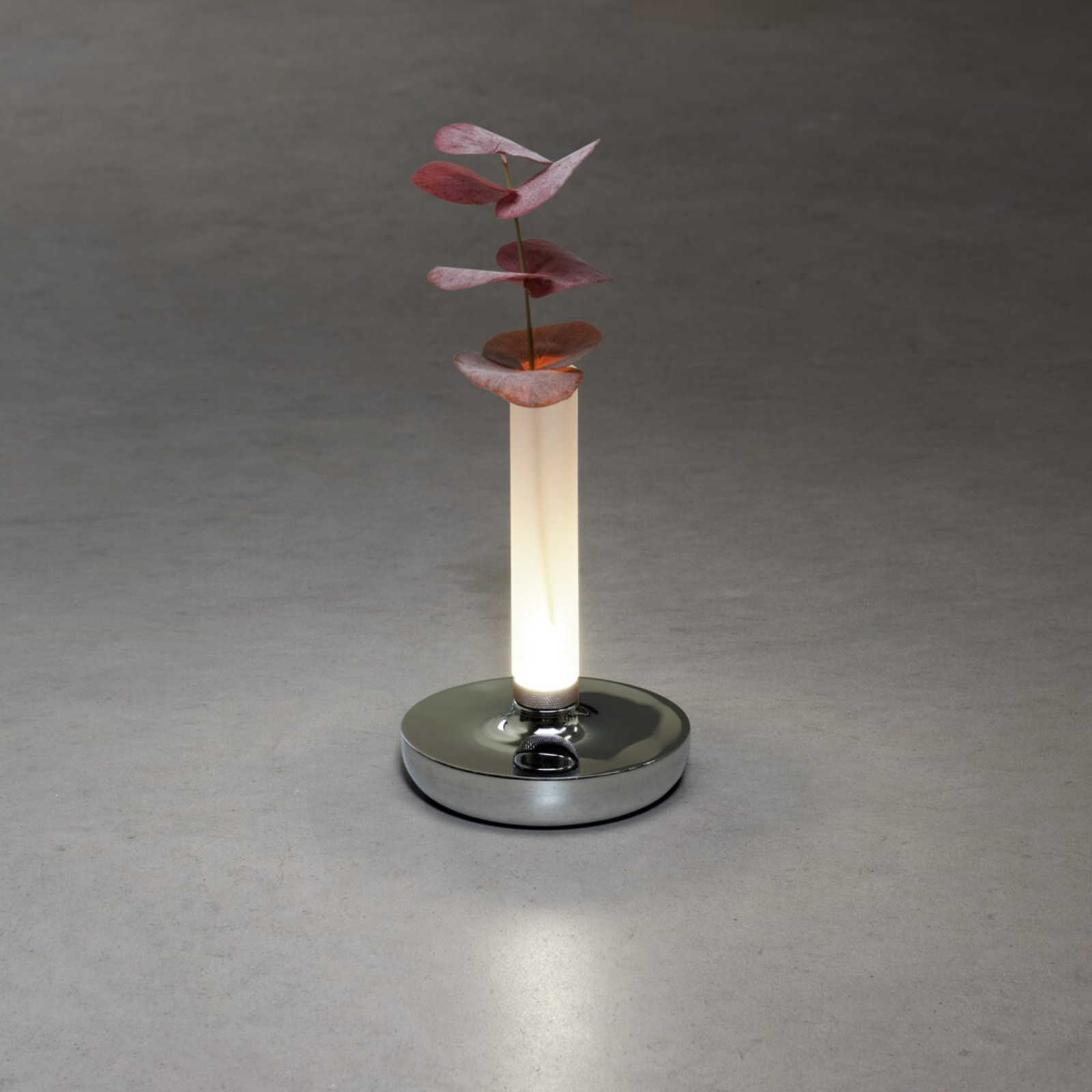LED galda lampa Biarritz IP54, uzlādējams akumulators, CCT, sudraba krāsā