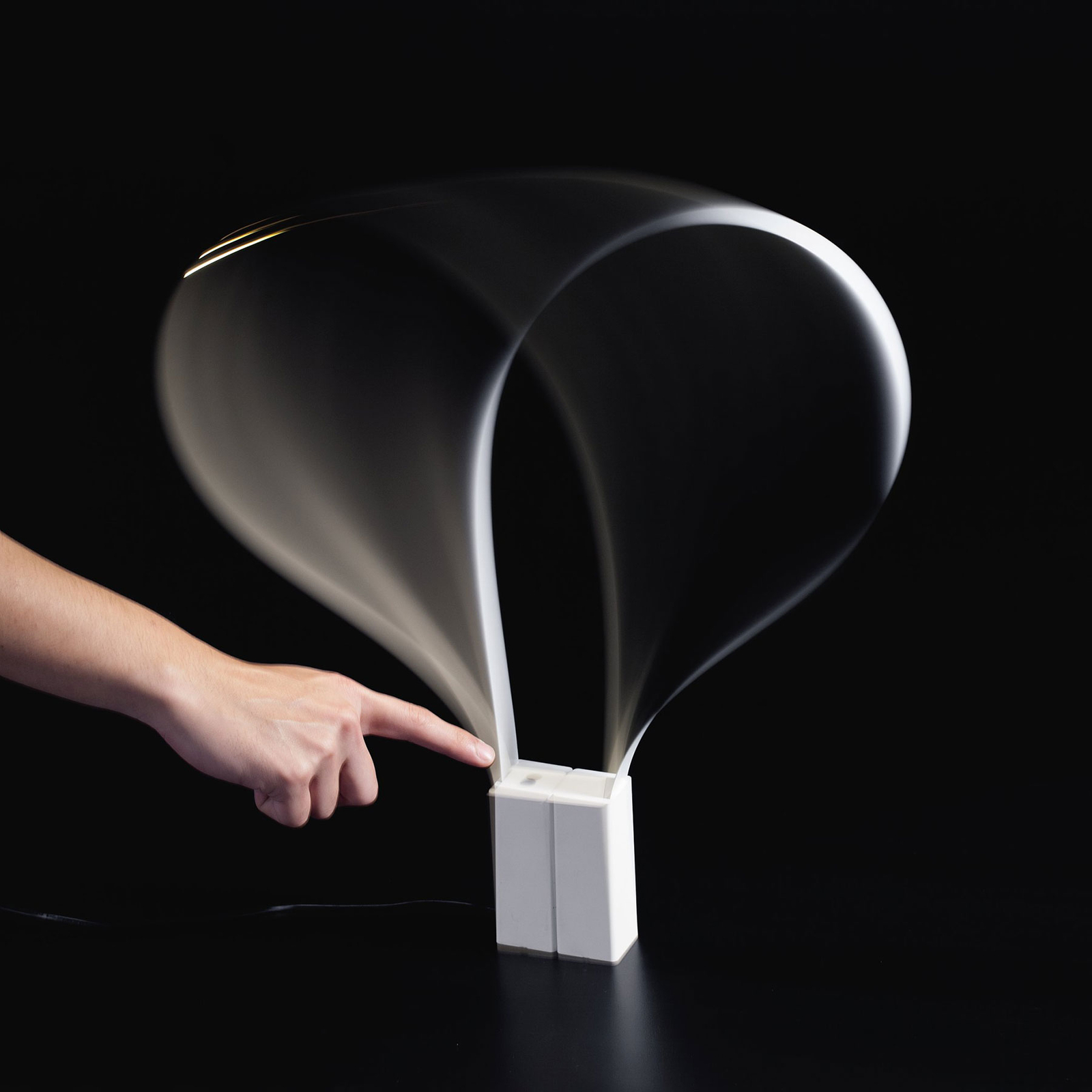 Martinelli Luce Fluida LED table lamp, flexible