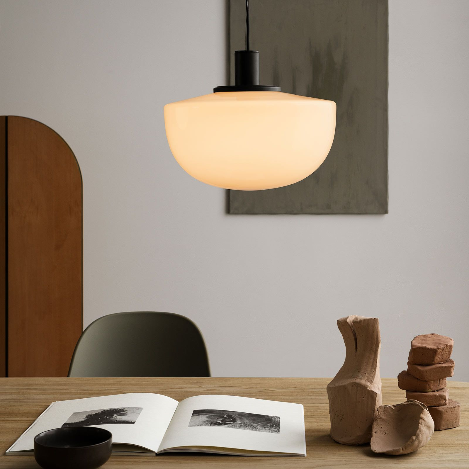 Audo Copenhagen Audo Bank lampă suspendată sticlă opal - Camera de zi / sufragerie - design - alb opal negru