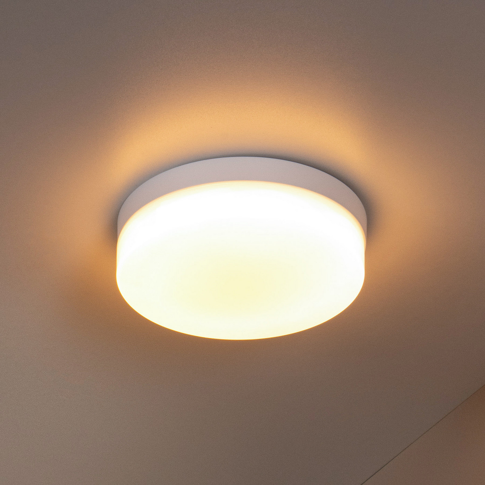 Lucide LED stropna svjetiljka za kupaonicu Biskit, bijela, Ø 23 cm, plastika - kupaonica - Moderan