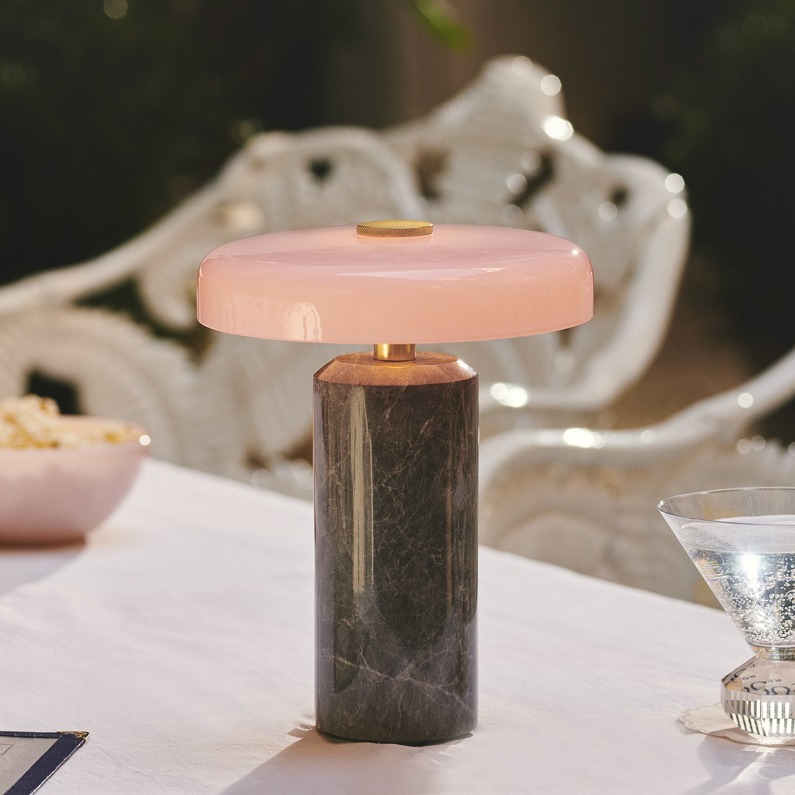 Candeeiro de mesa recarregável Trip LED, cinzento / rosa, mármore, vidro,