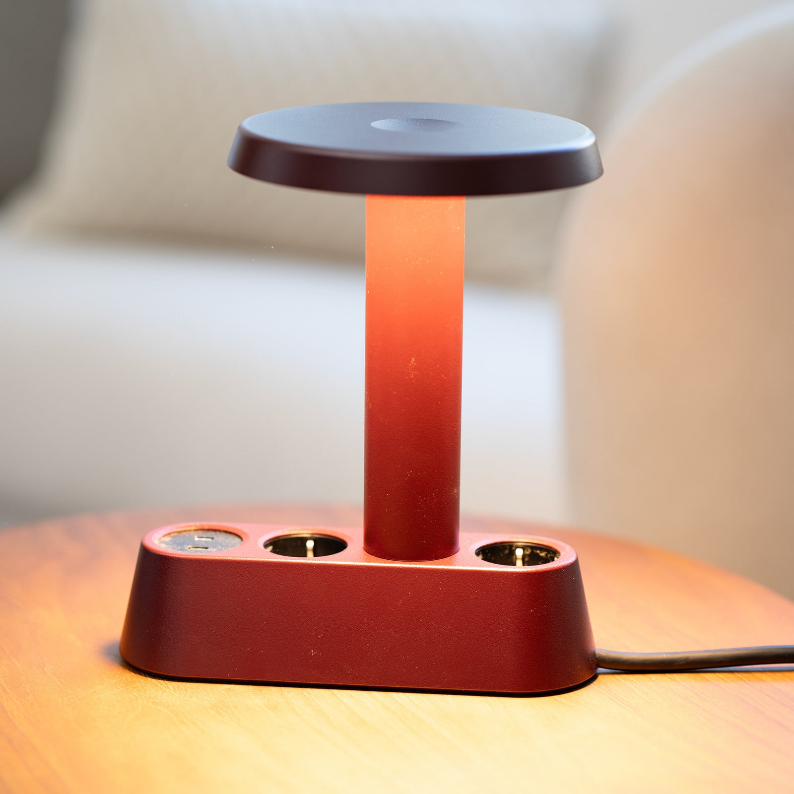 NOMAD LAMP 01 bordslampa, m&ouml;rkr&ouml;d 19 cm &ndash; Forming Function NOMAD COLLECTION - Vardagsrum - Design - Aluminium - Med en ljusk&auml;lla