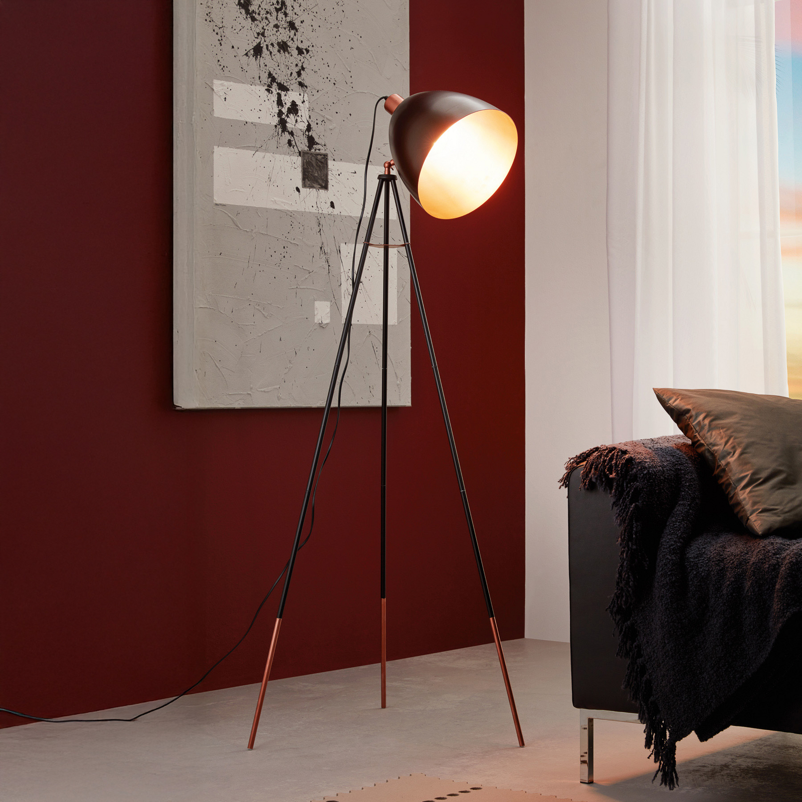 Chester floor lamp in black/copper